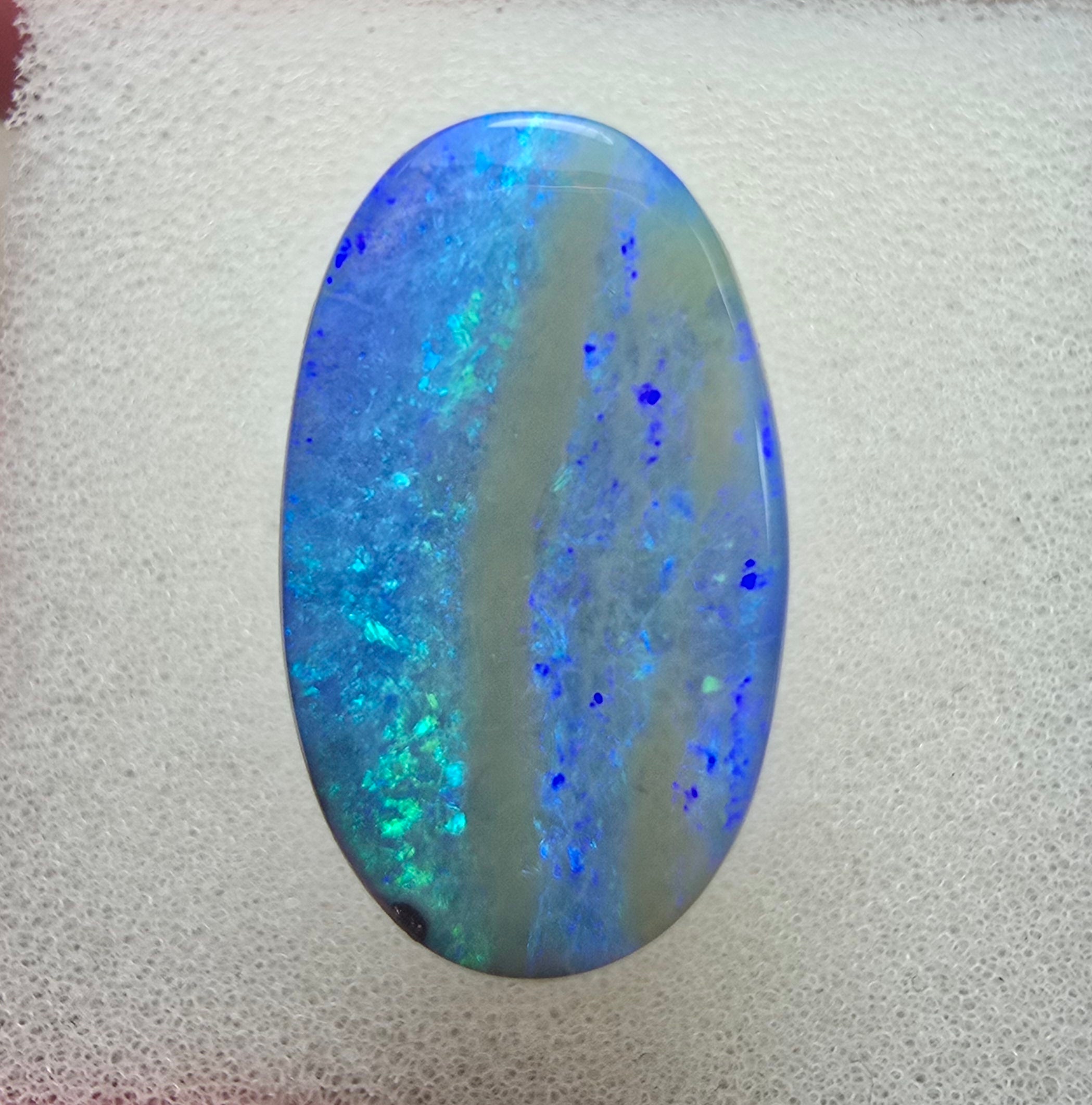 A632 - Large broad faced oval cut boulder