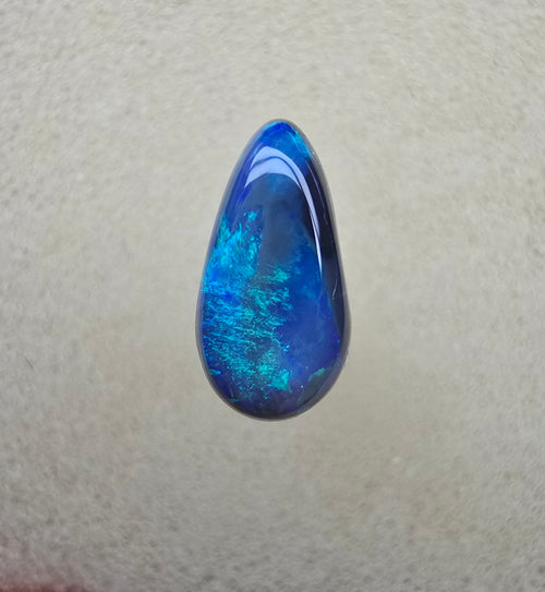 A856 - Drop cut blue on black