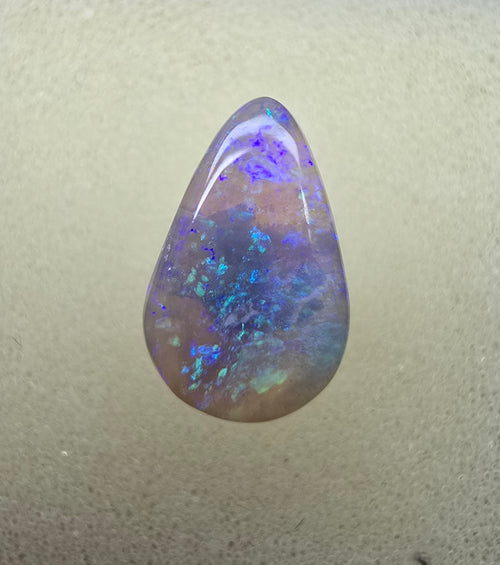 A857 - Beautiful crystal drop cut