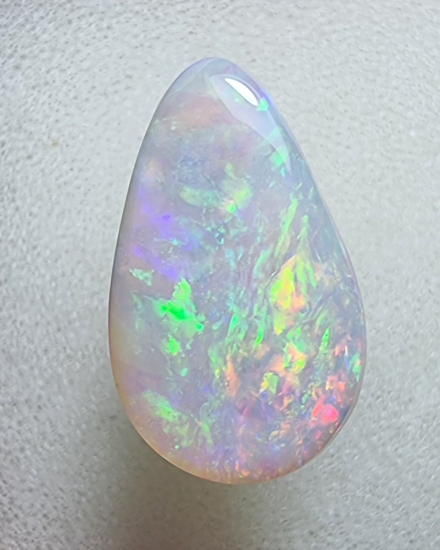 A439 - Large drop cut crystal