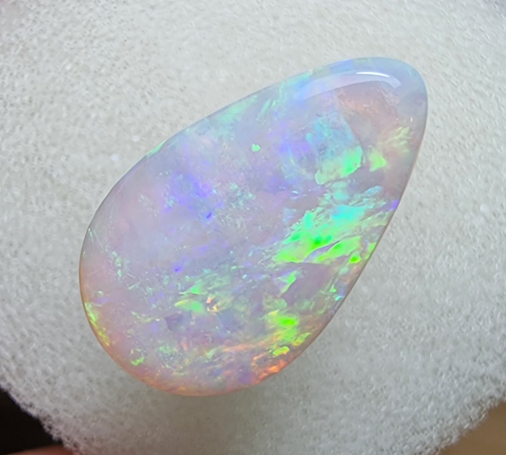 A439 - Large drop cut crystal