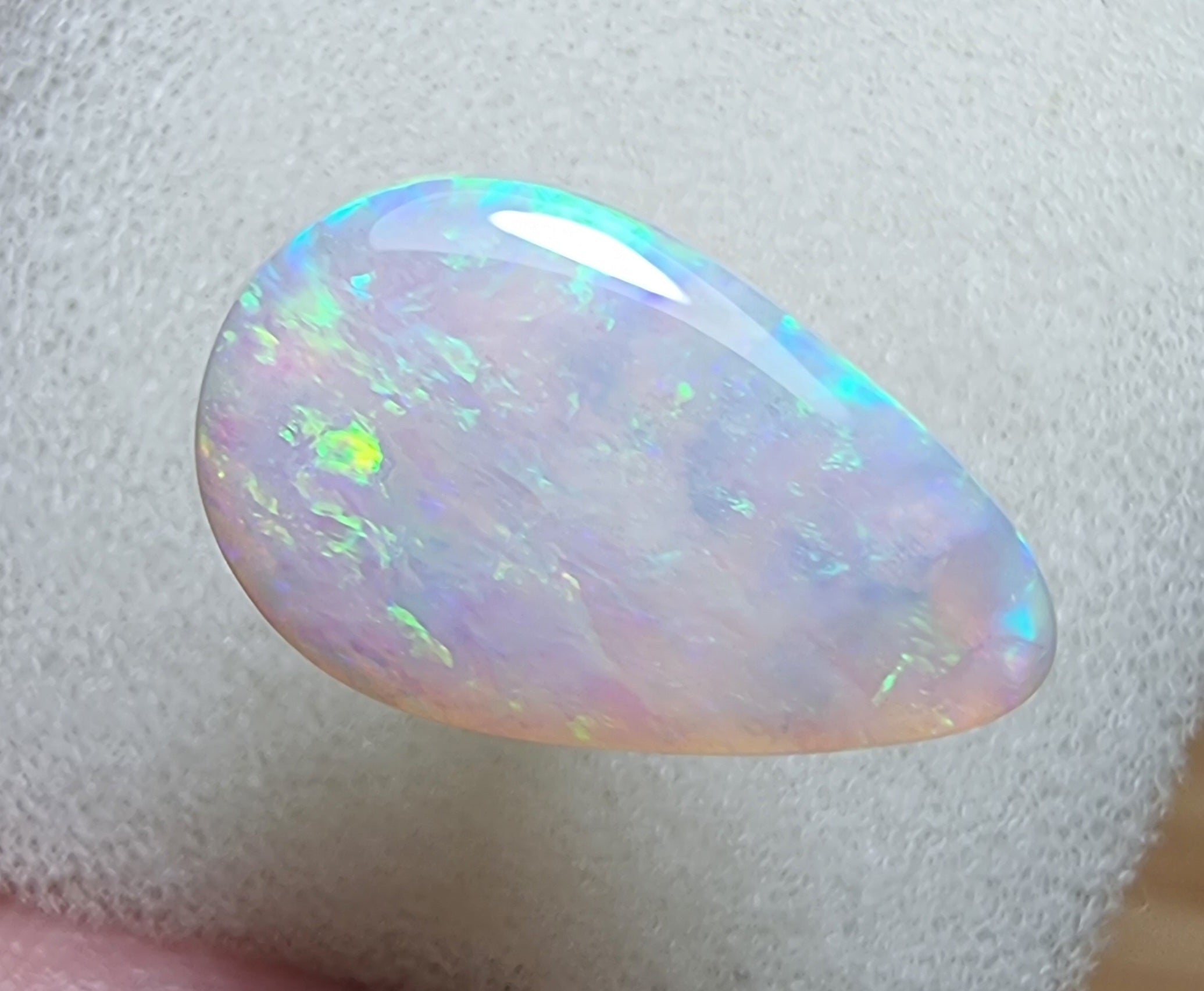A439 - Large drop cut crystal