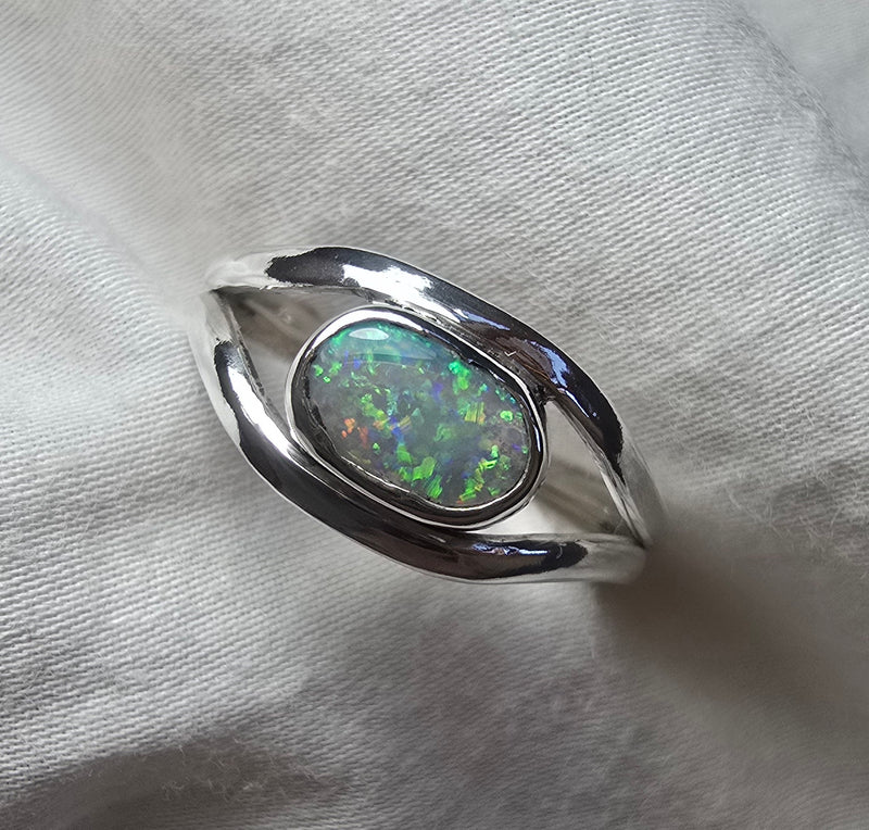 J005 - Opal elegance ring