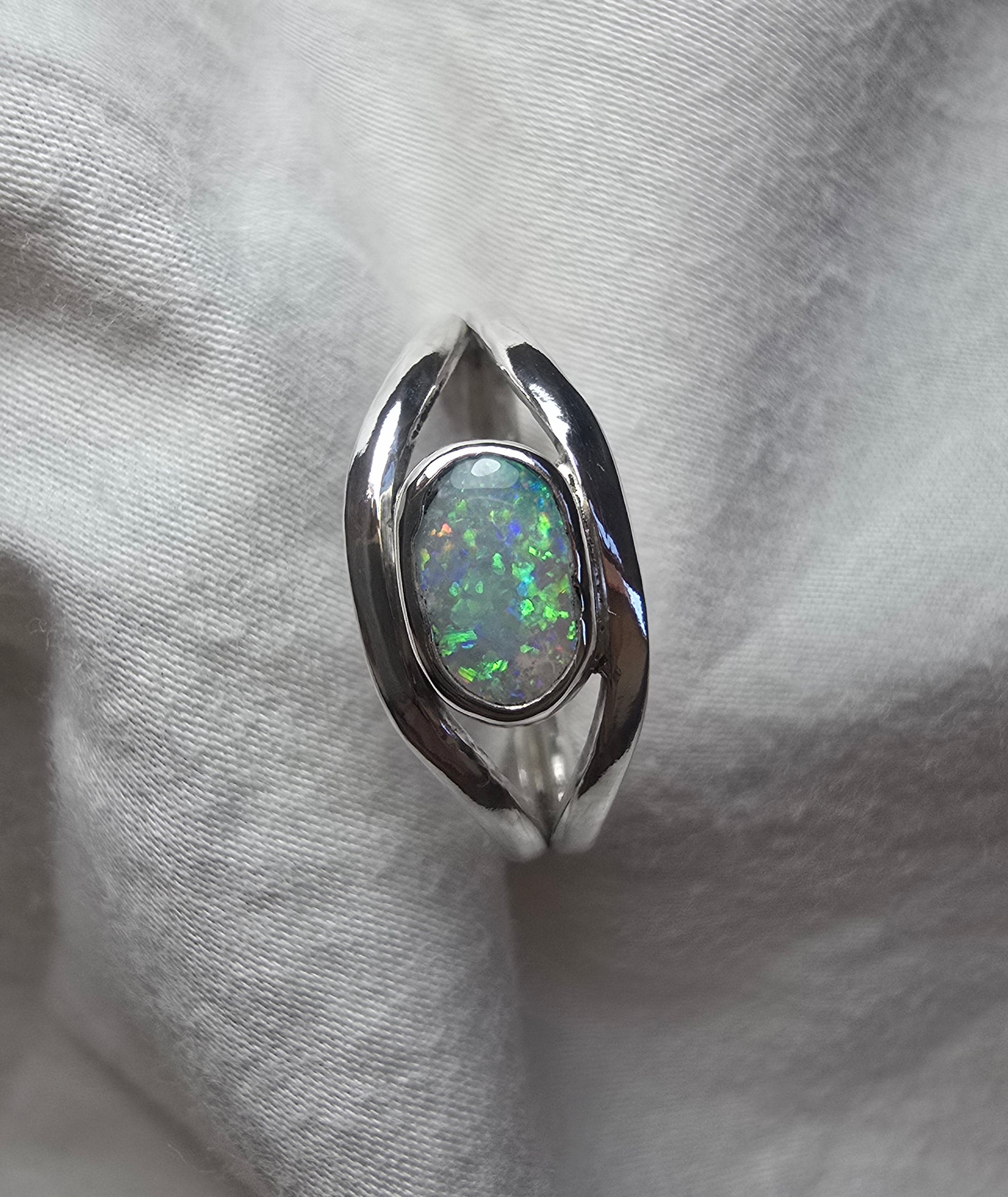 J005 - Opal elegance ring