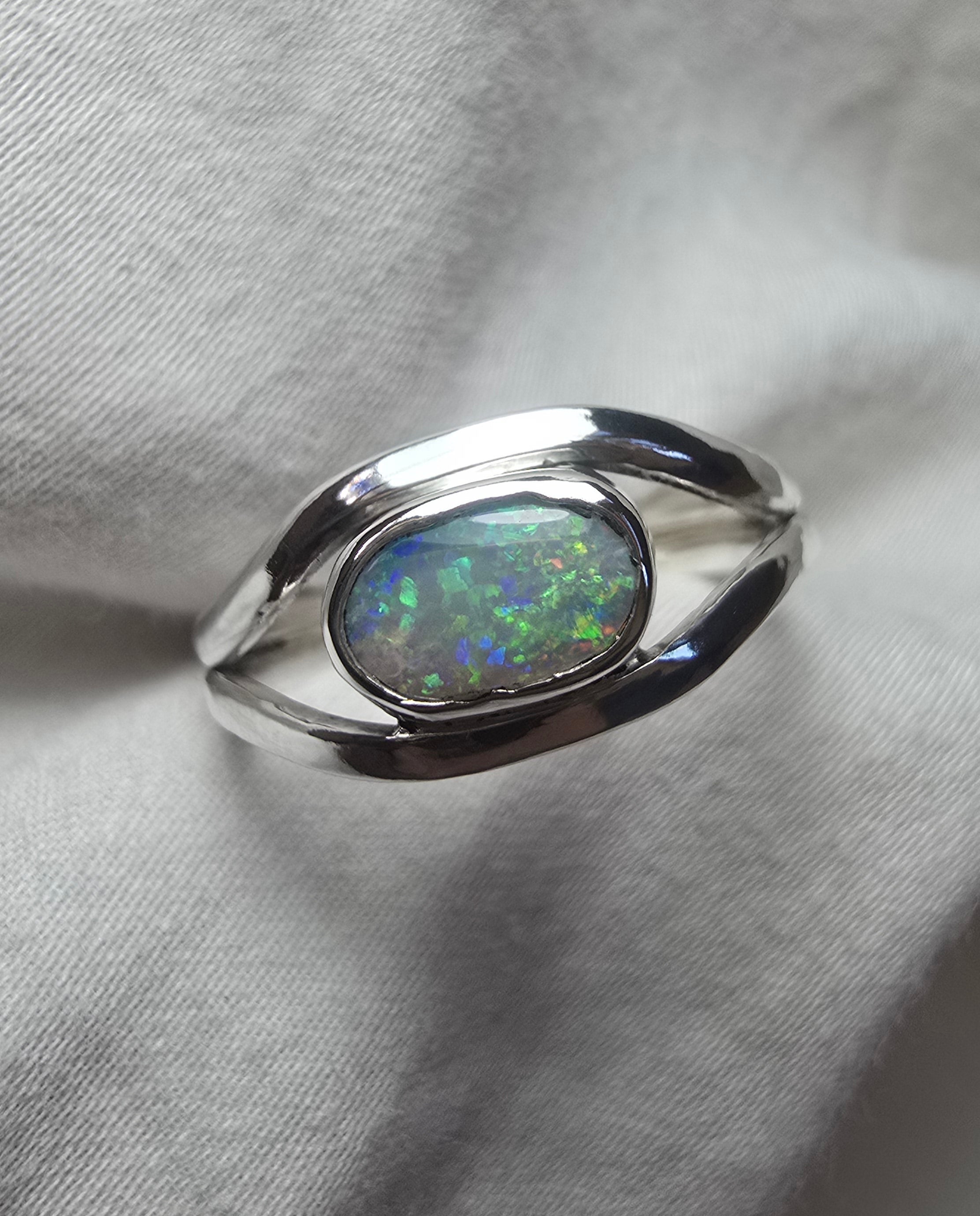 J005 - Opal elegance ring