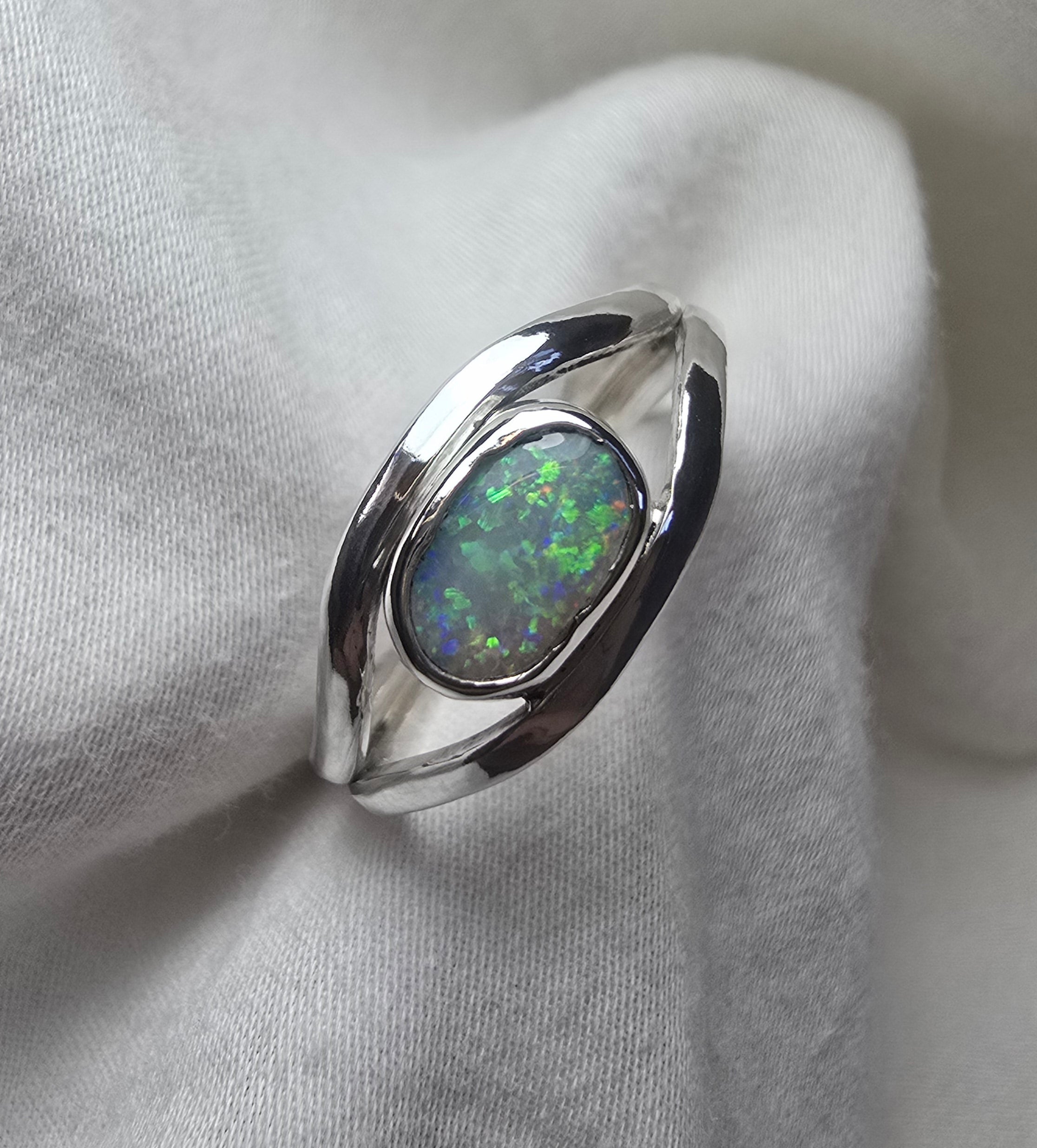 J005 - Opal elegance ring
