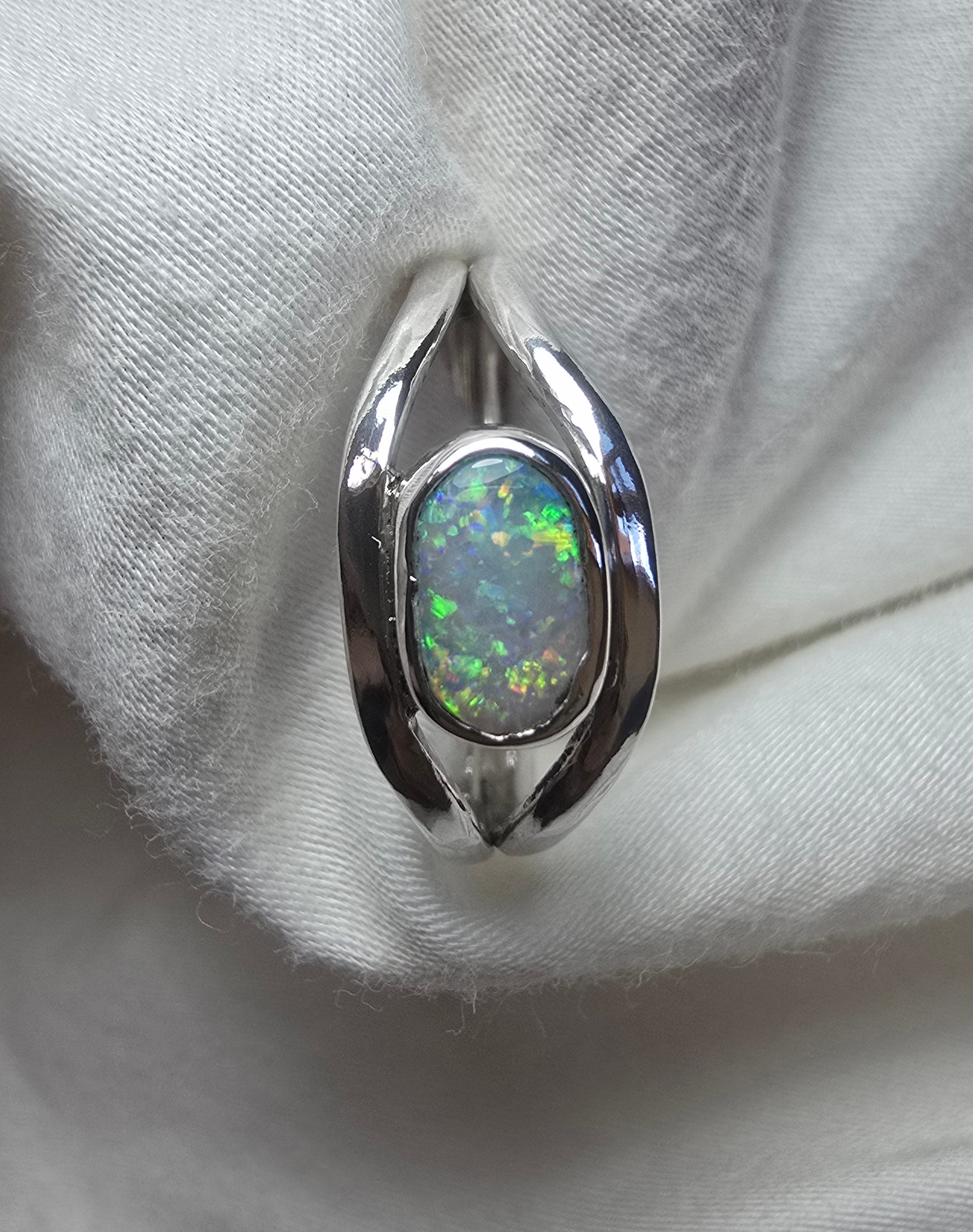 J005 - Opal elegance ring