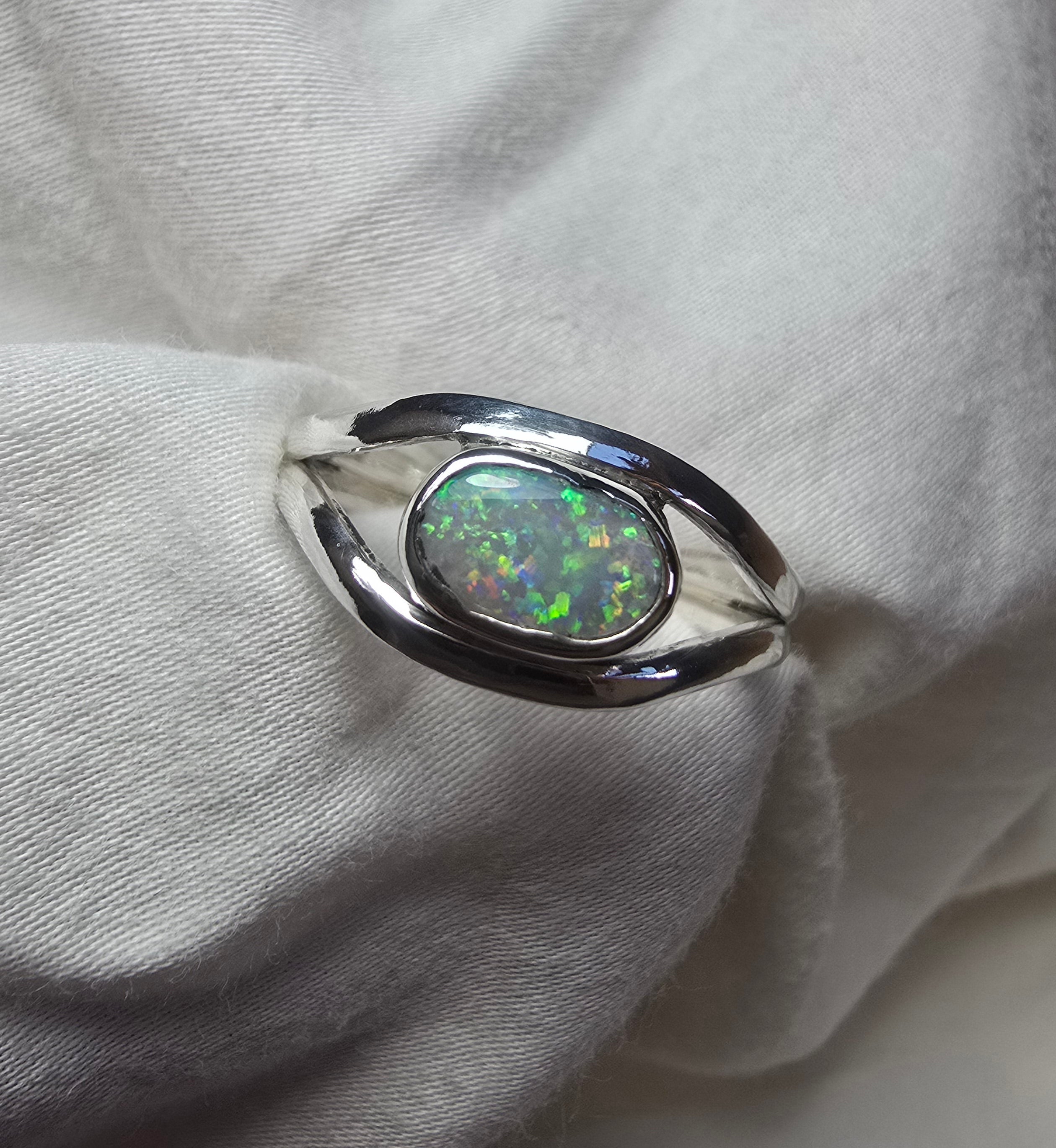 J005 - Opal elegance ring