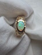 J007 - Stunning crystal opal signet