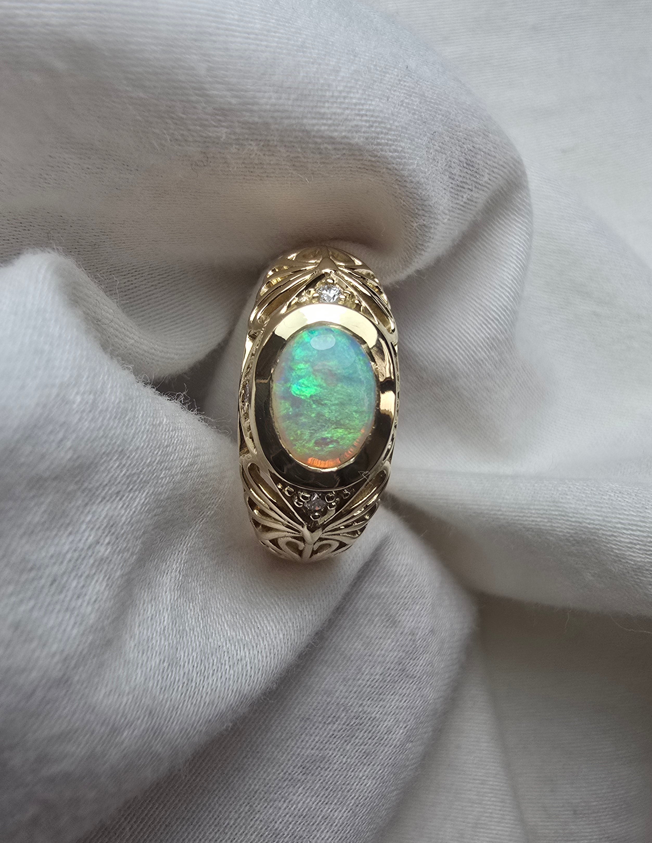 J007 - Stunning crystal opal signet