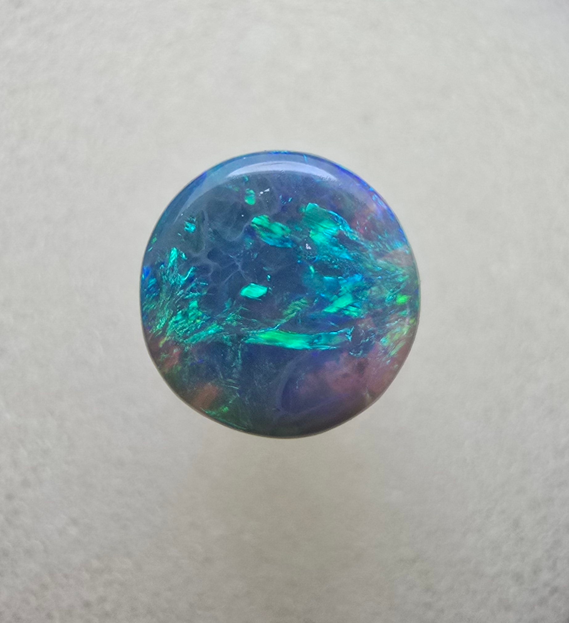 A666 - Bright round cut black opal
