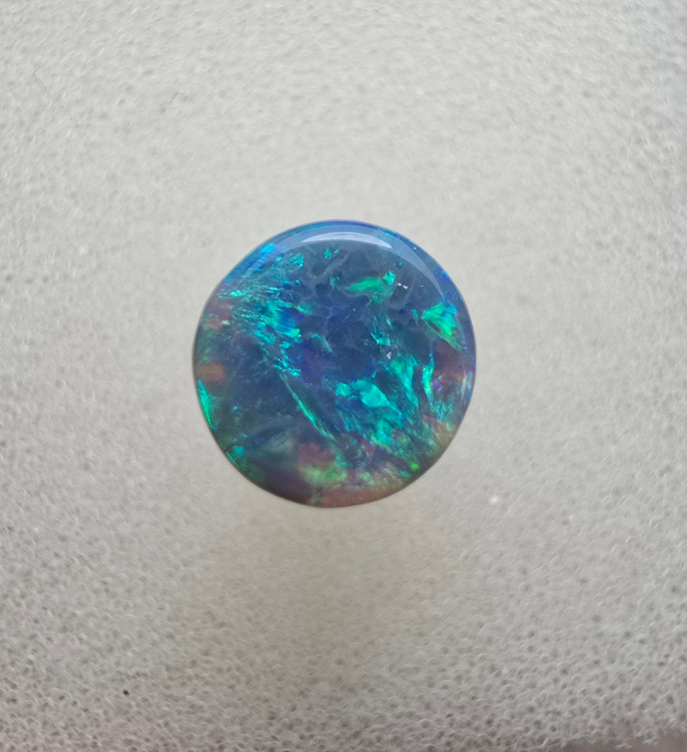 A666 - Bright round cut black opal