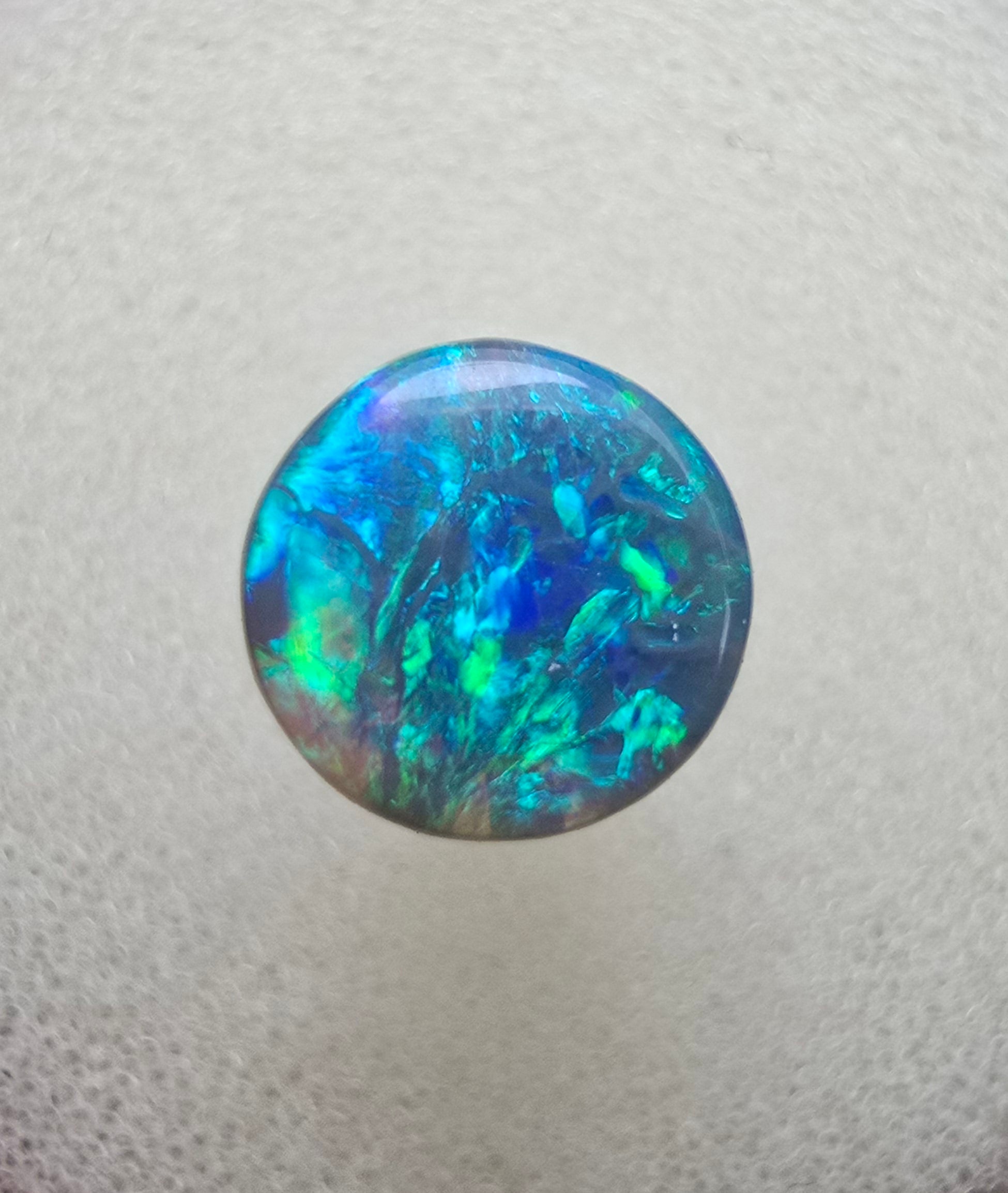 A666 - Bright round cut black opal