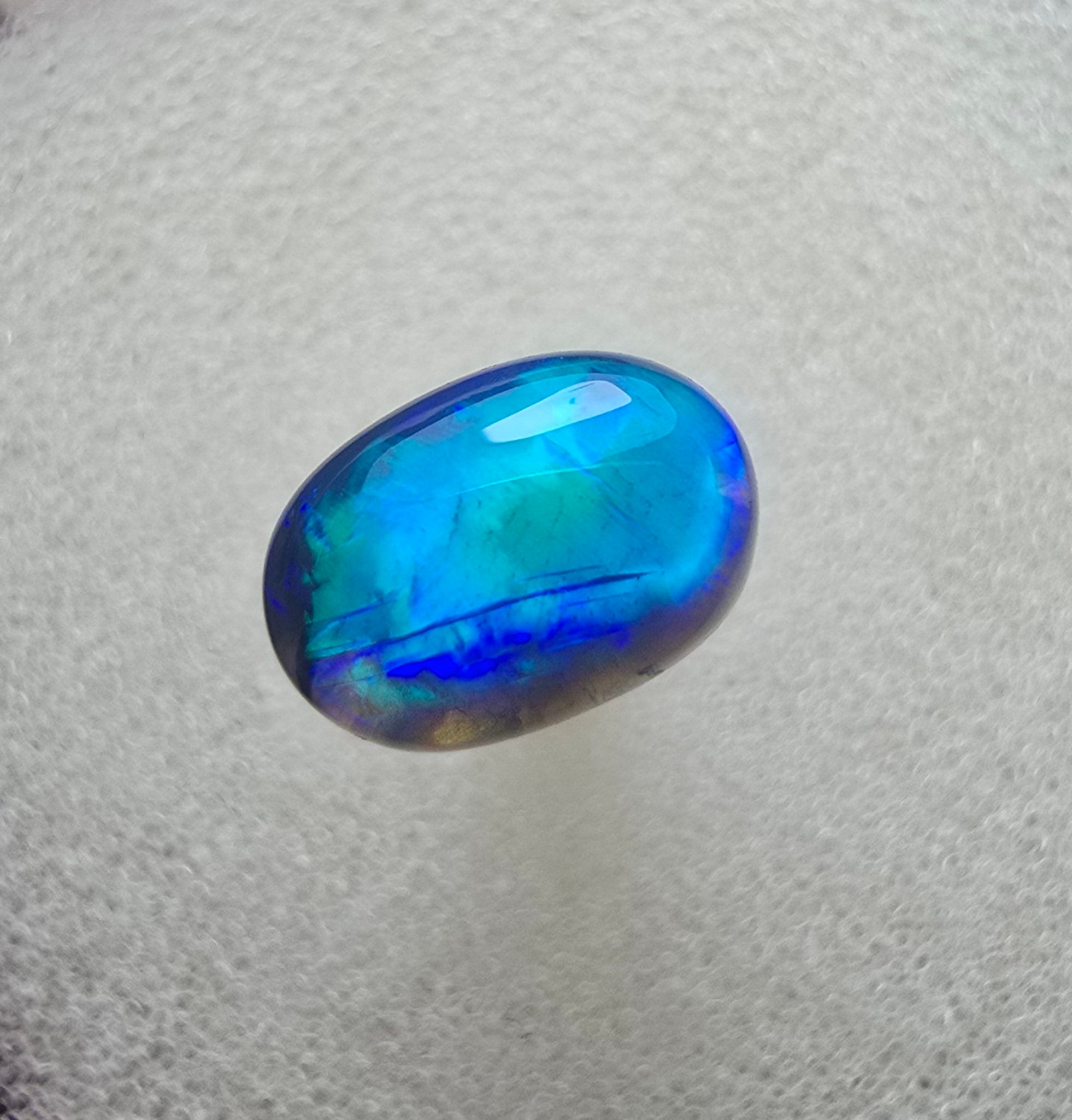 A695 - Fascinatingly bright black opal