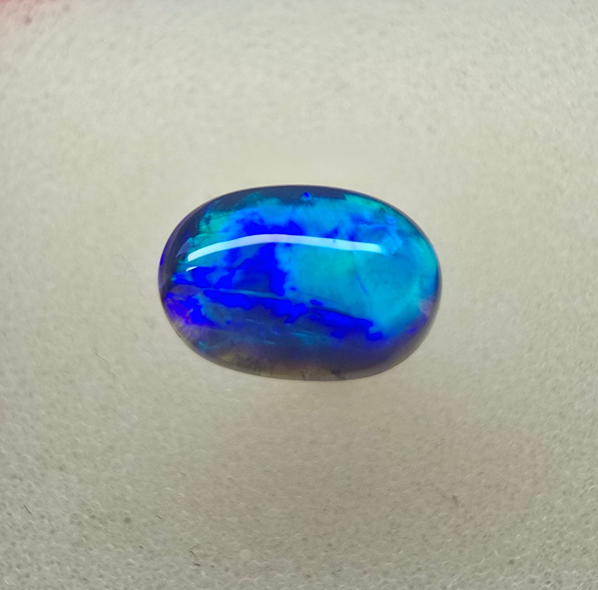 A695 - Fascinatingly bright black opal