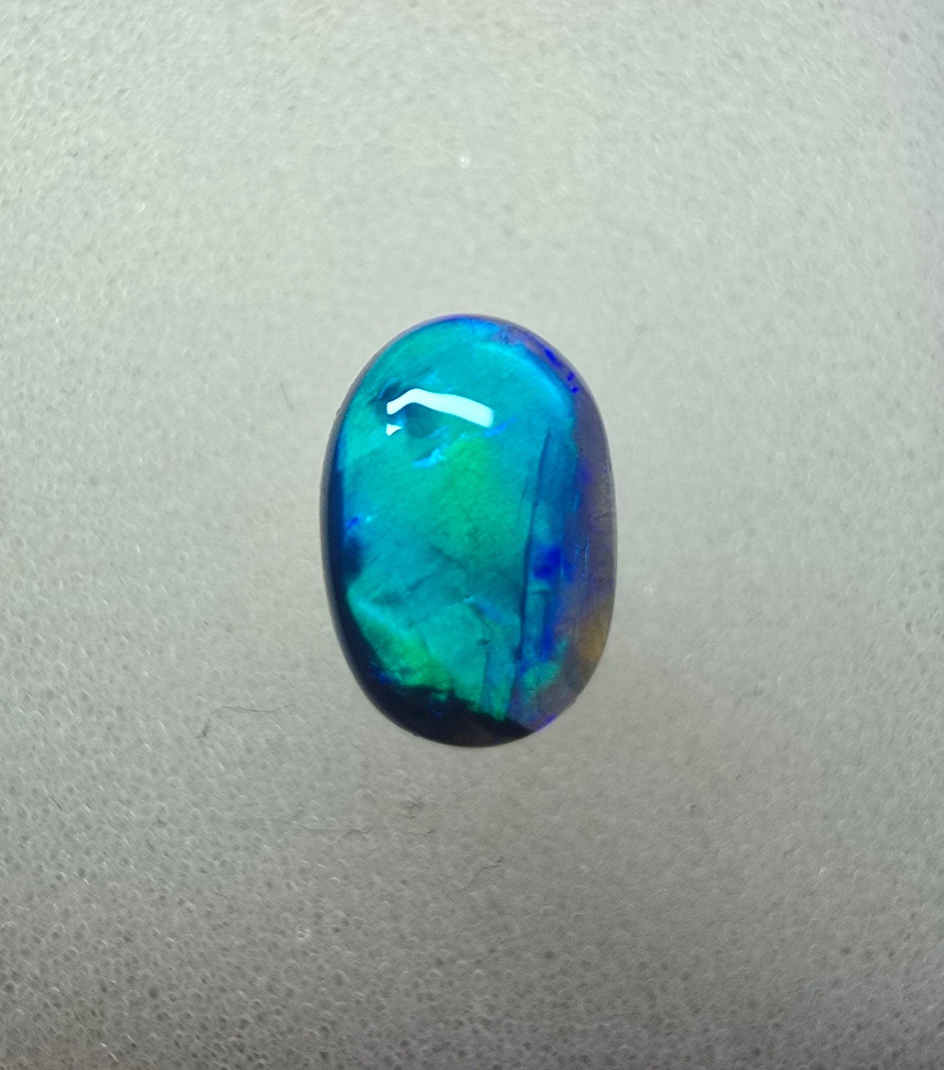 A695 - Fascinatingly bright black opal