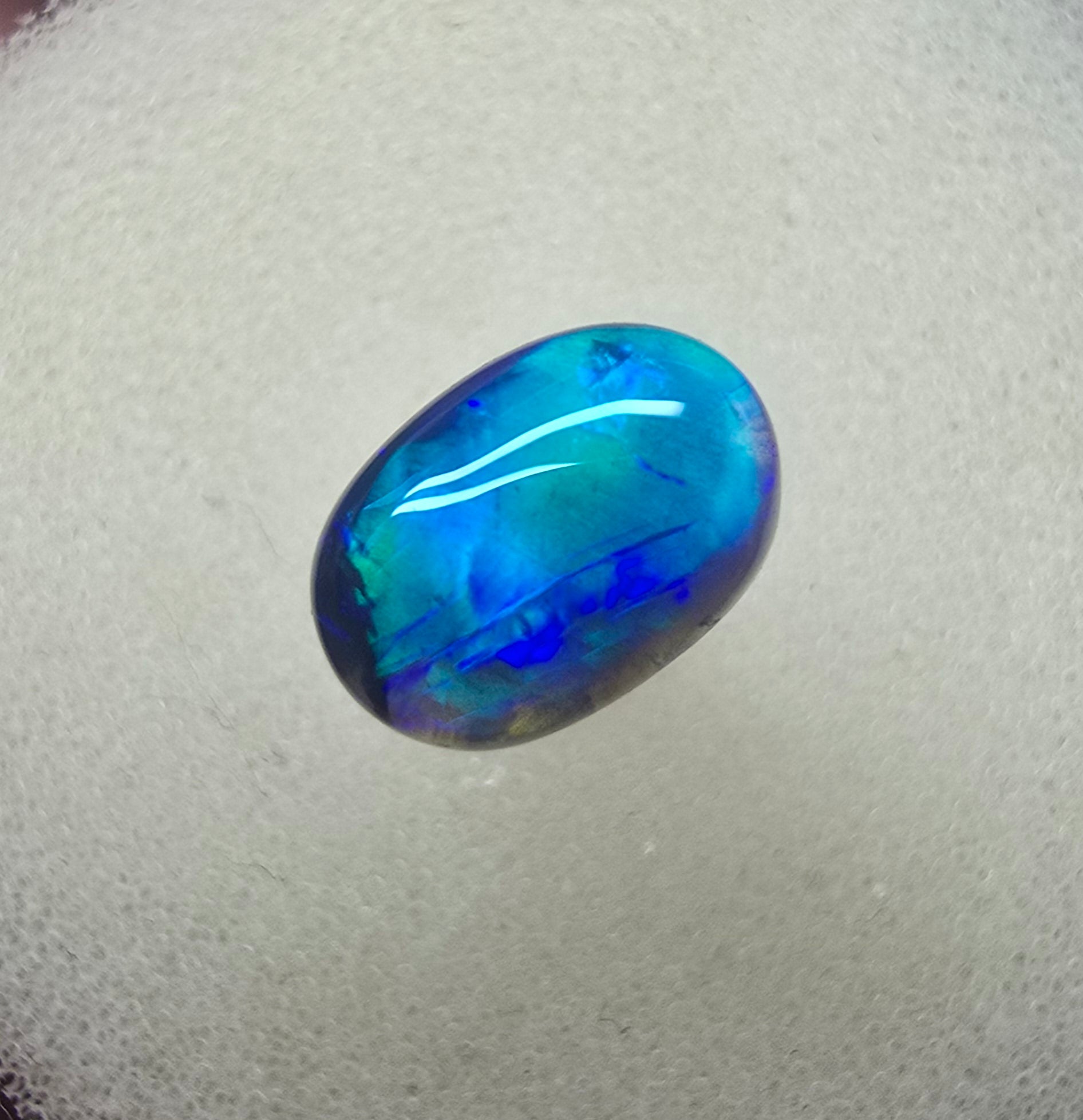 A695 - Fascinatingly bright black opal