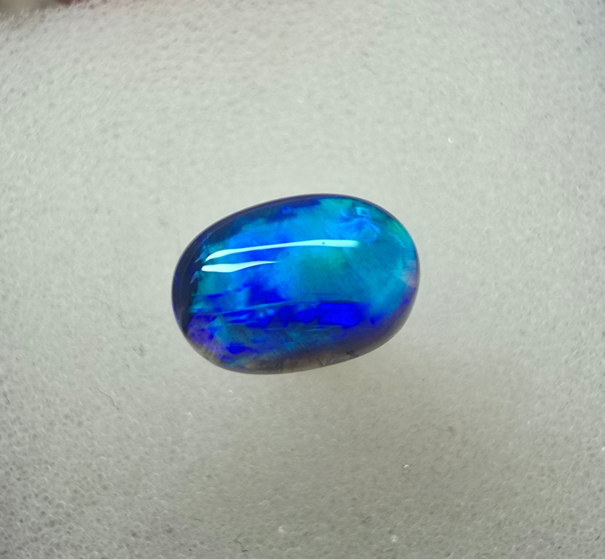 A695 - Fascinatingly bright black opal