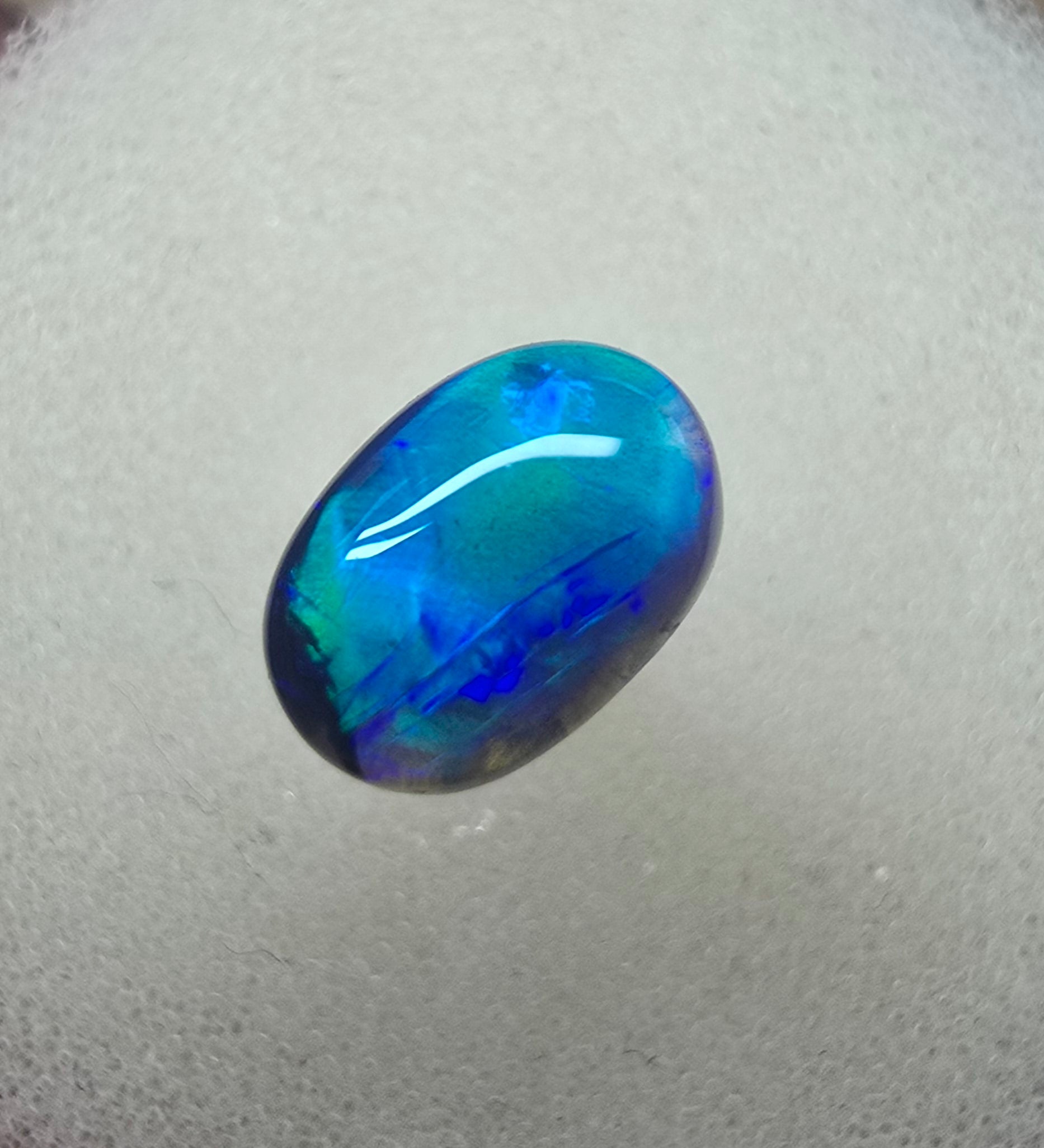 A695 - Fascinatingly bright black opal