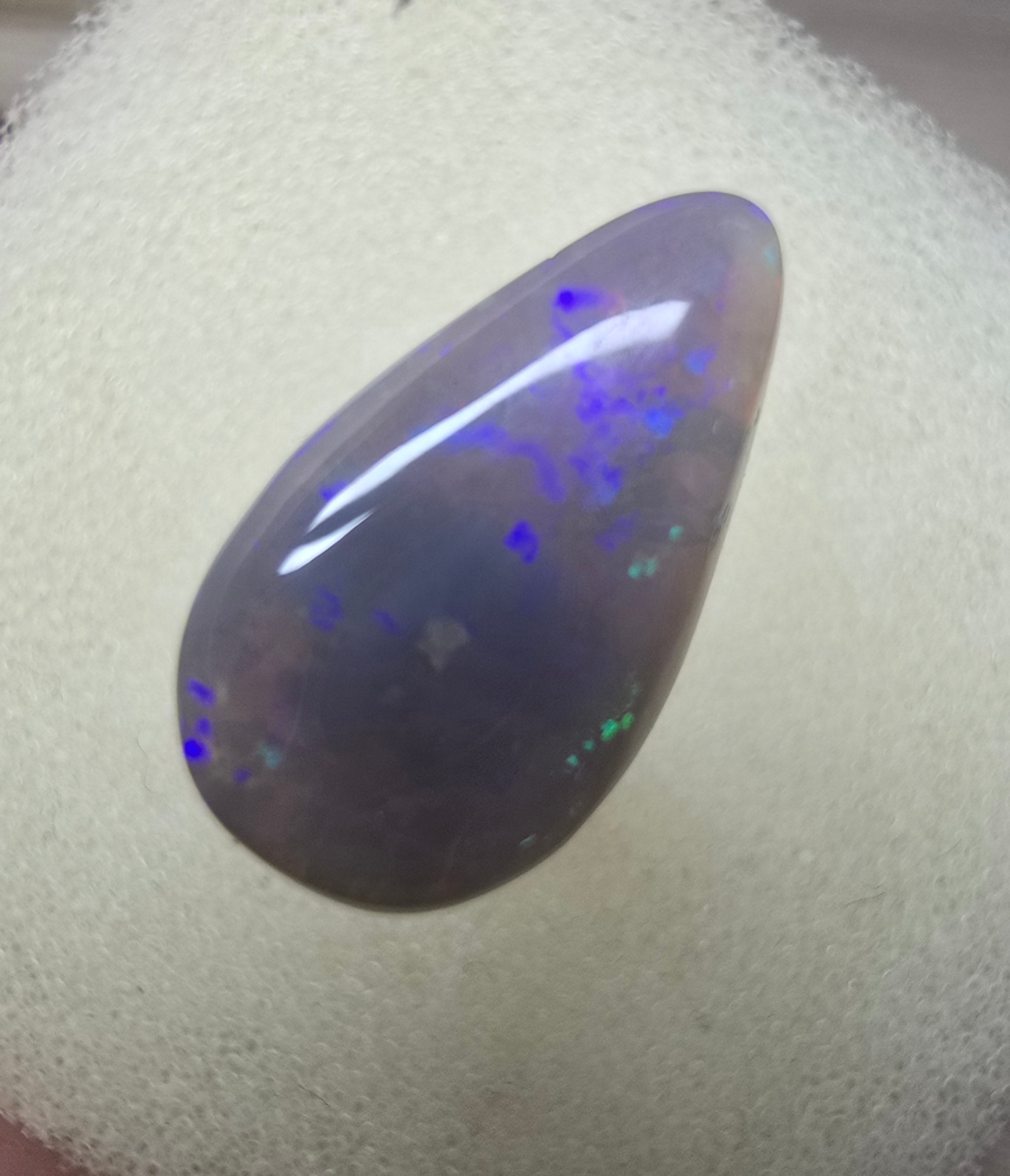 A701 - Soft sparkly drop cut