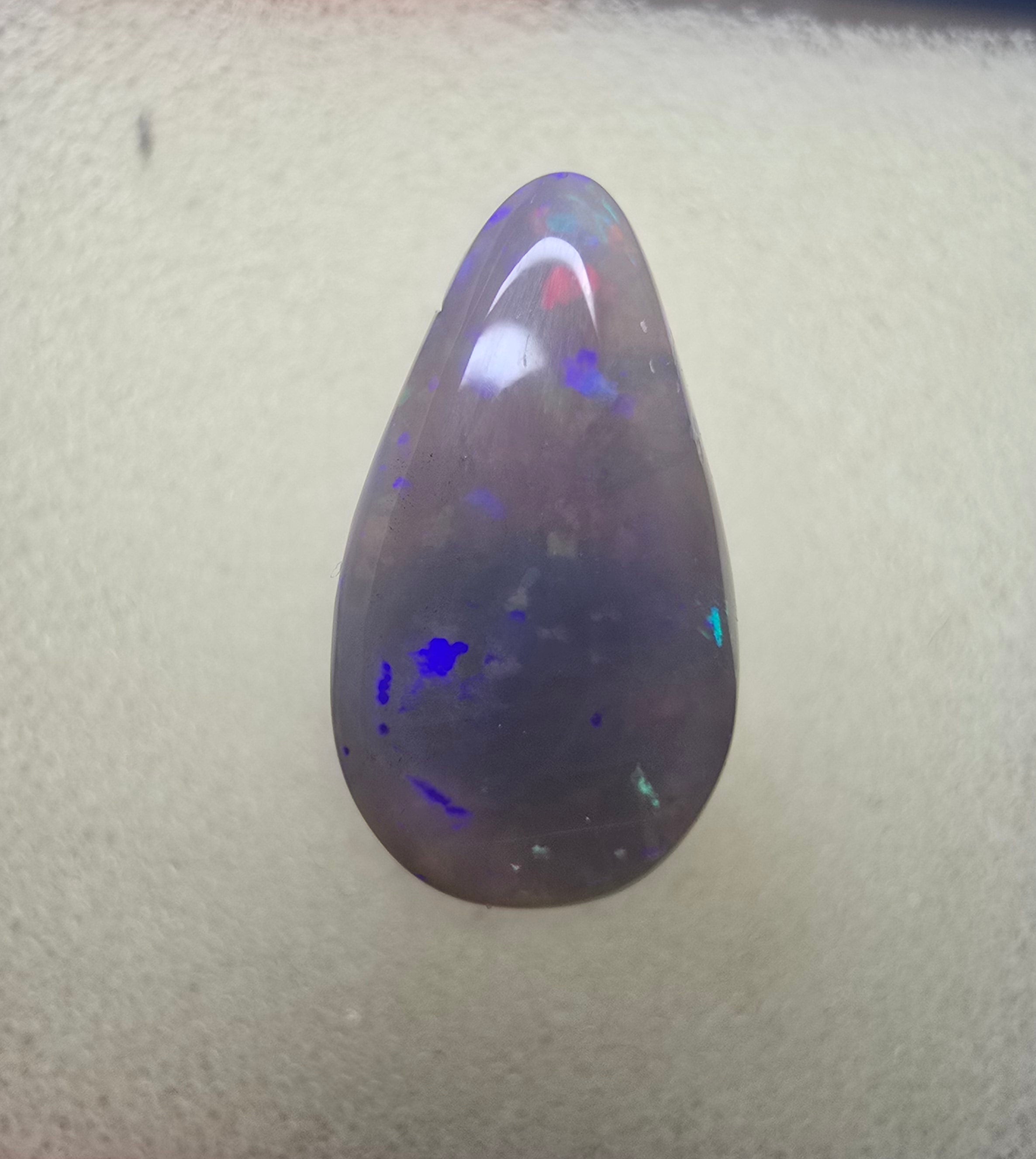 A701 - Soft sparkly drop cut