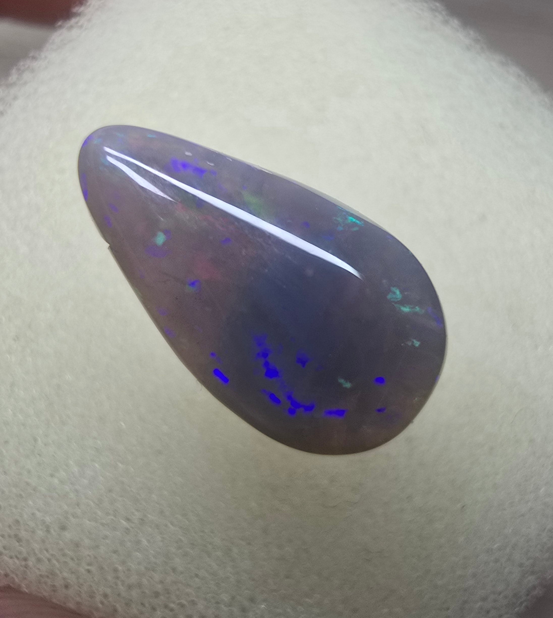 A701 - Soft sparkly drop cut