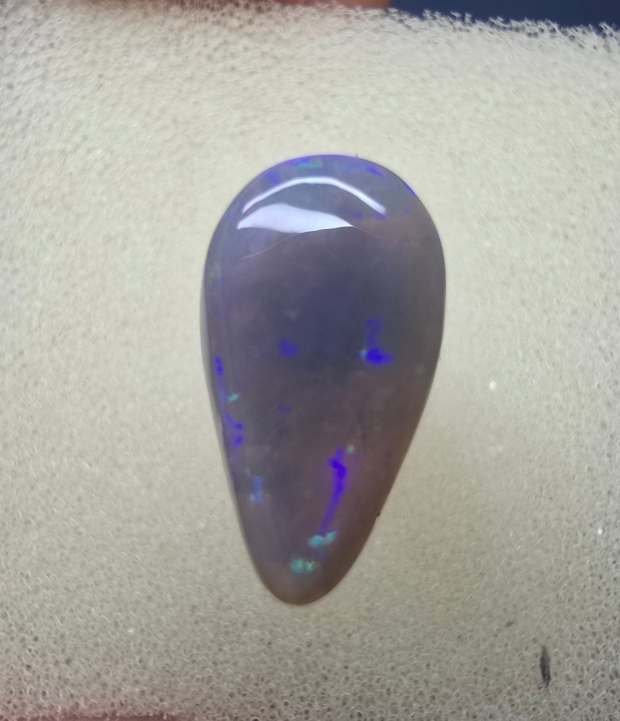 A701 - Soft sparkly drop cut