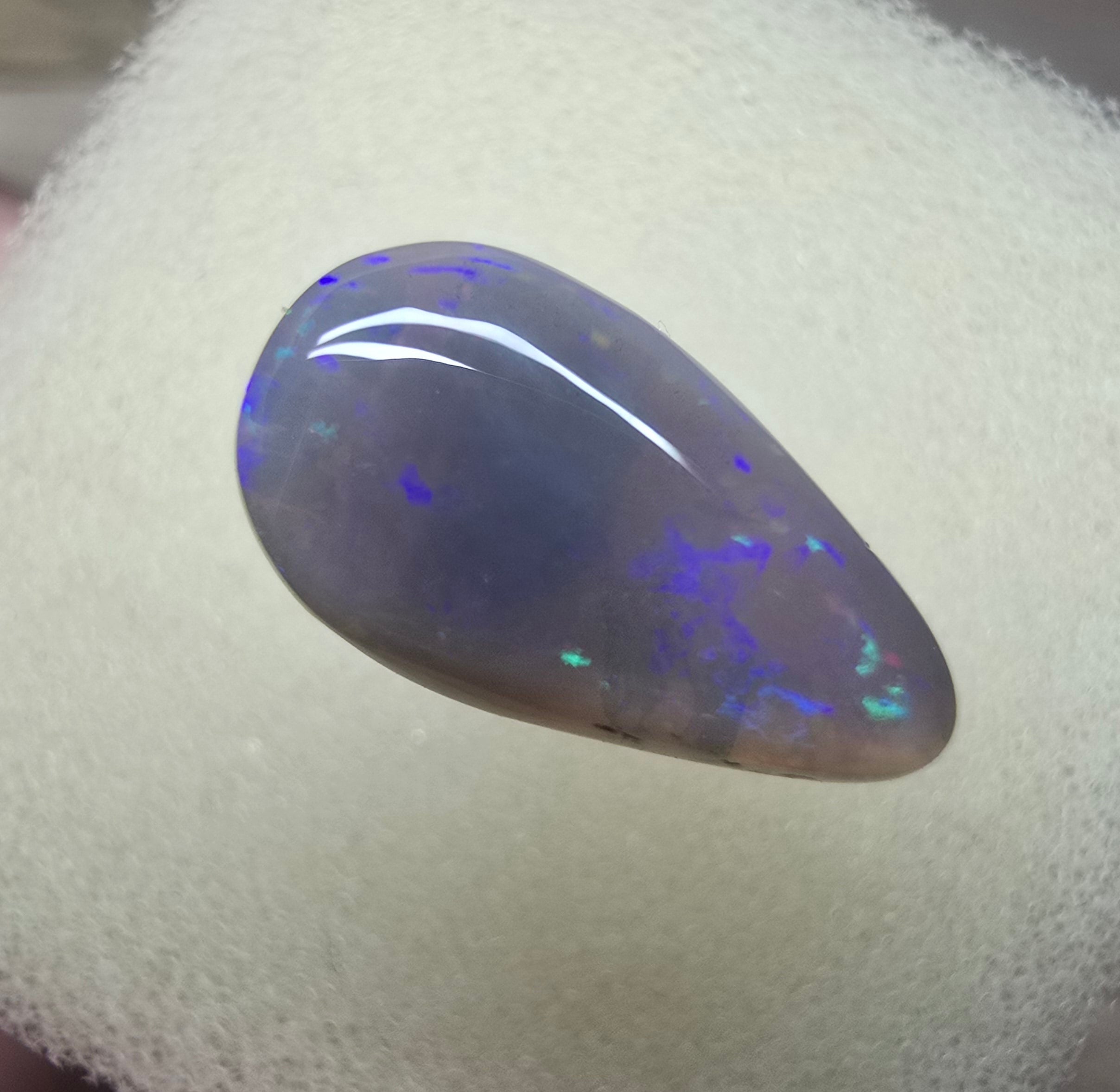 A701 - Soft sparkly drop cut
