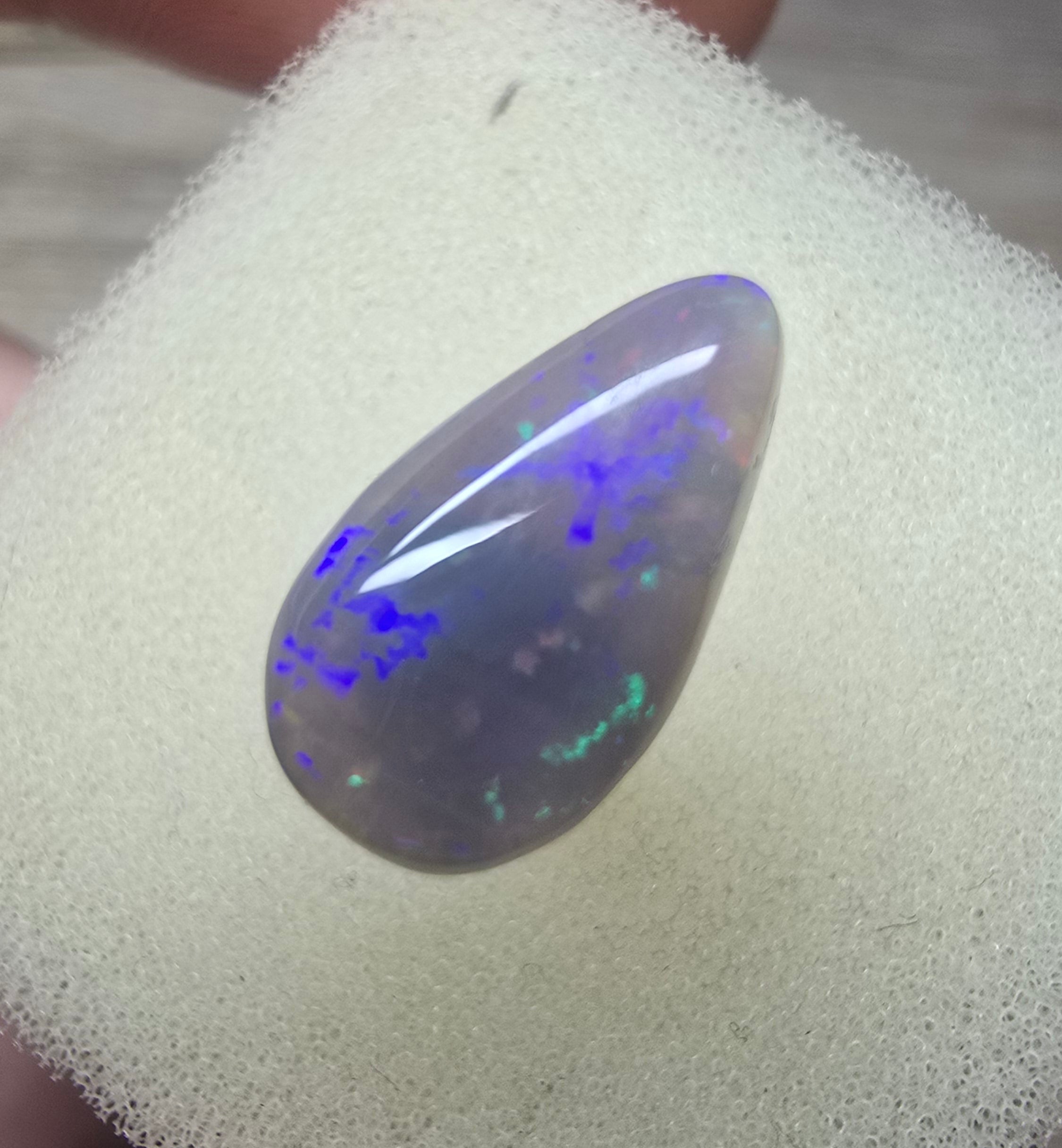 A701 - Soft sparkly drop cut