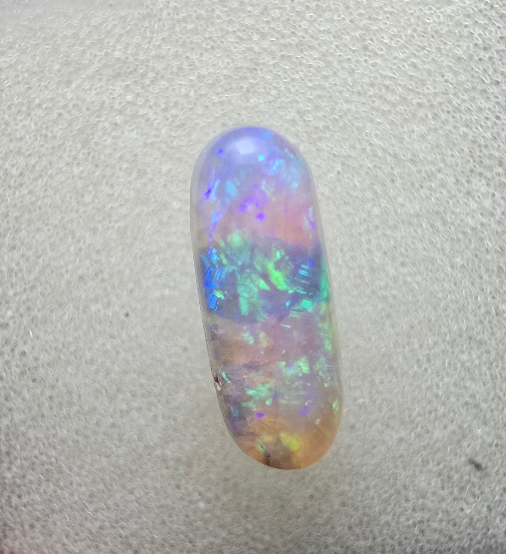 A704 - Bright 3D colour crystal opal