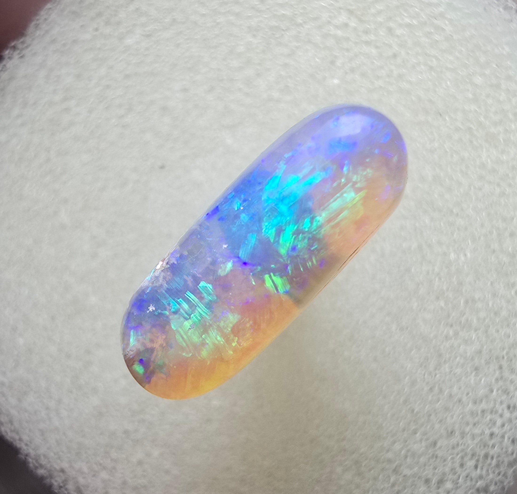 A704 - Bright 3D colour crystal opal