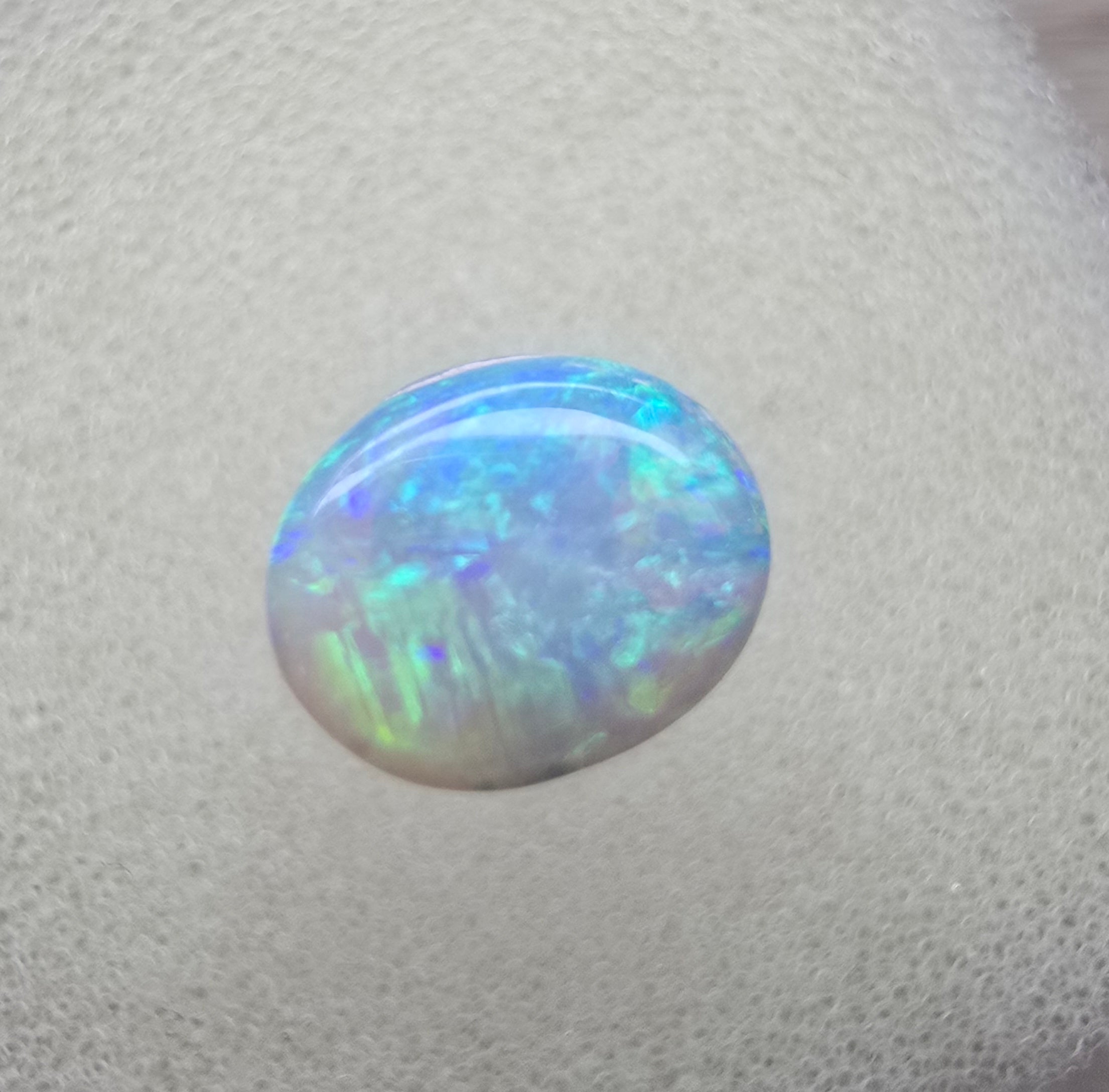 A734 - Round cut green flash