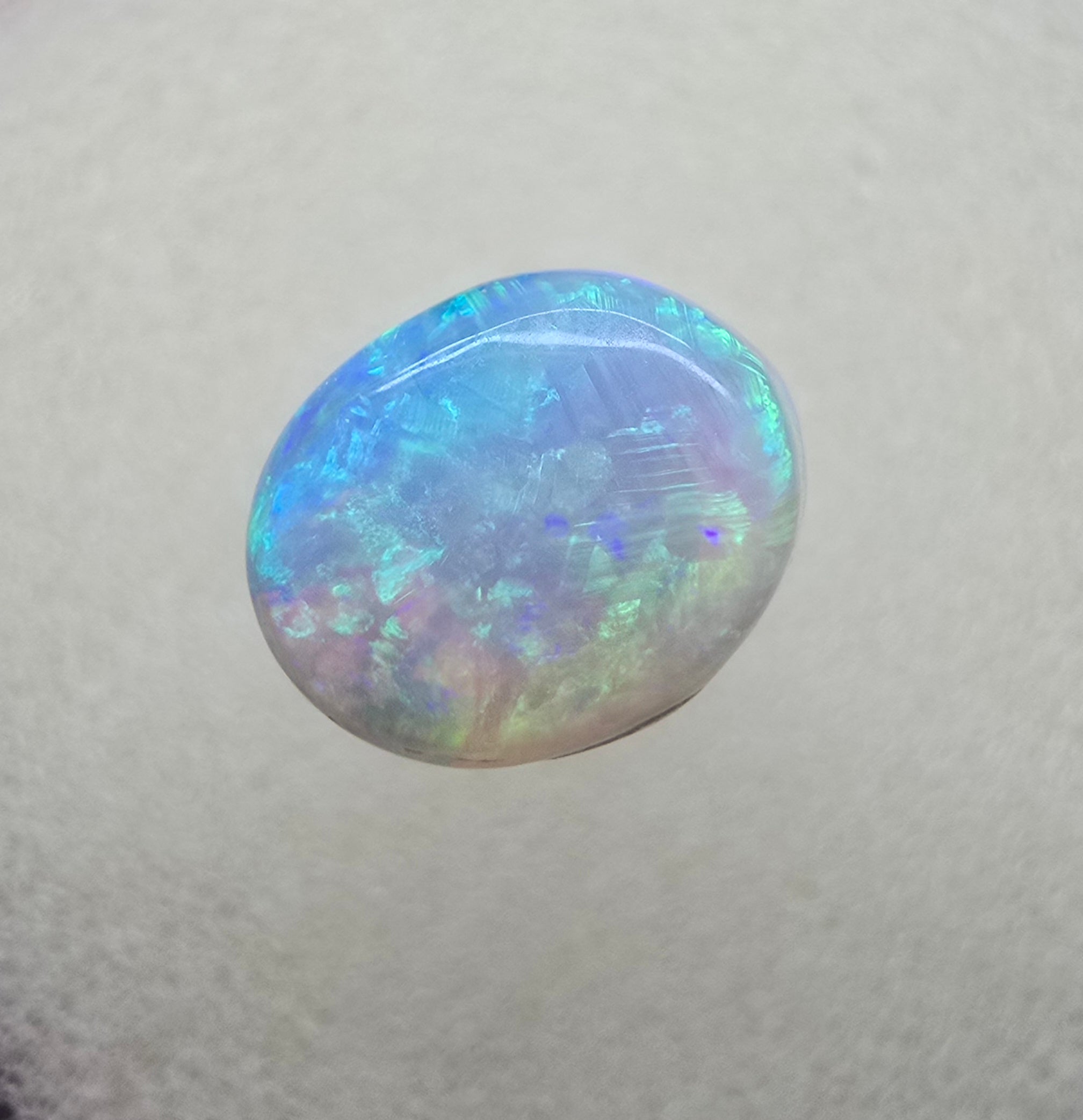 A734 - Round cut green flash