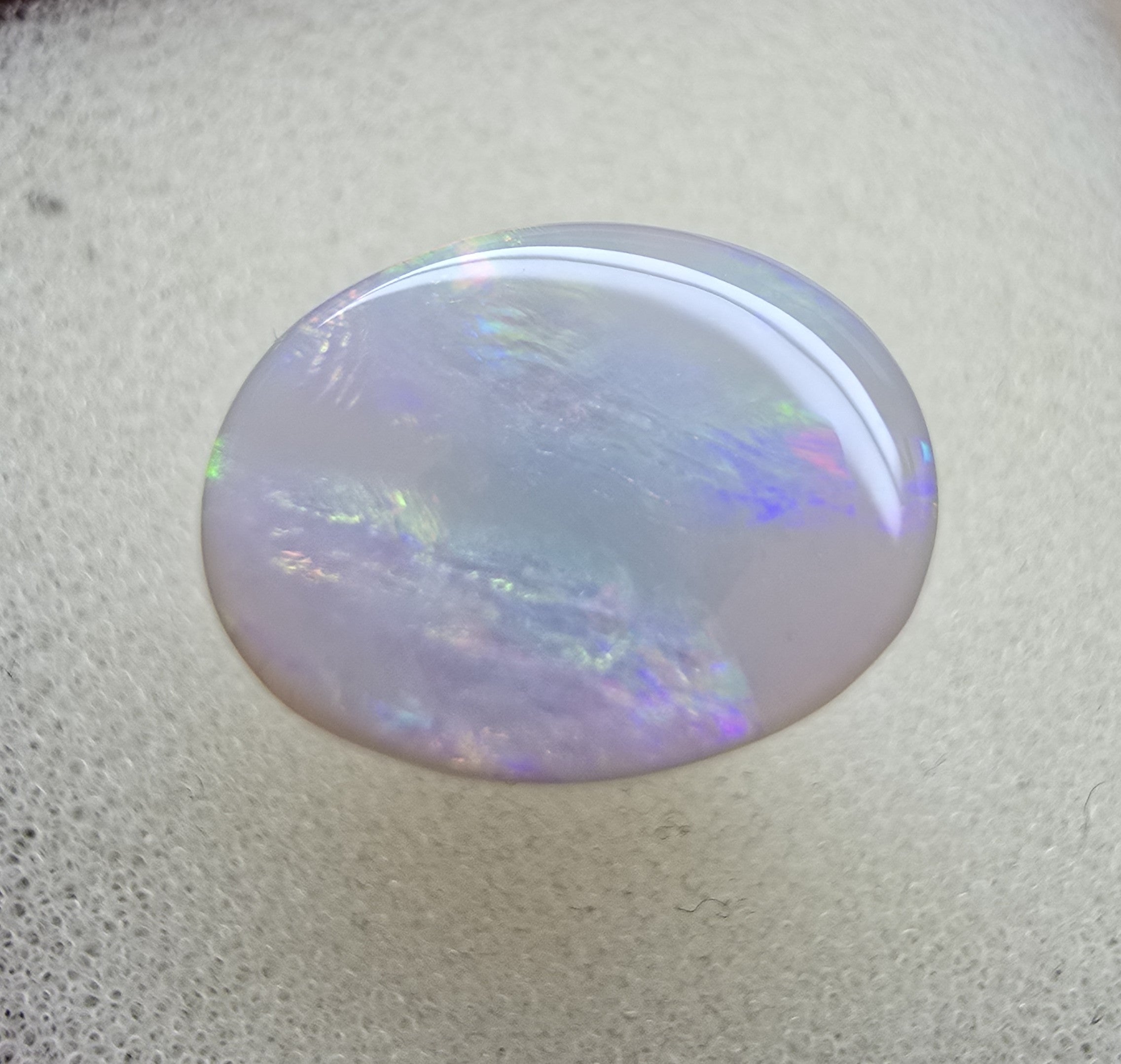 A747 - Broad face picture stone oval cut.