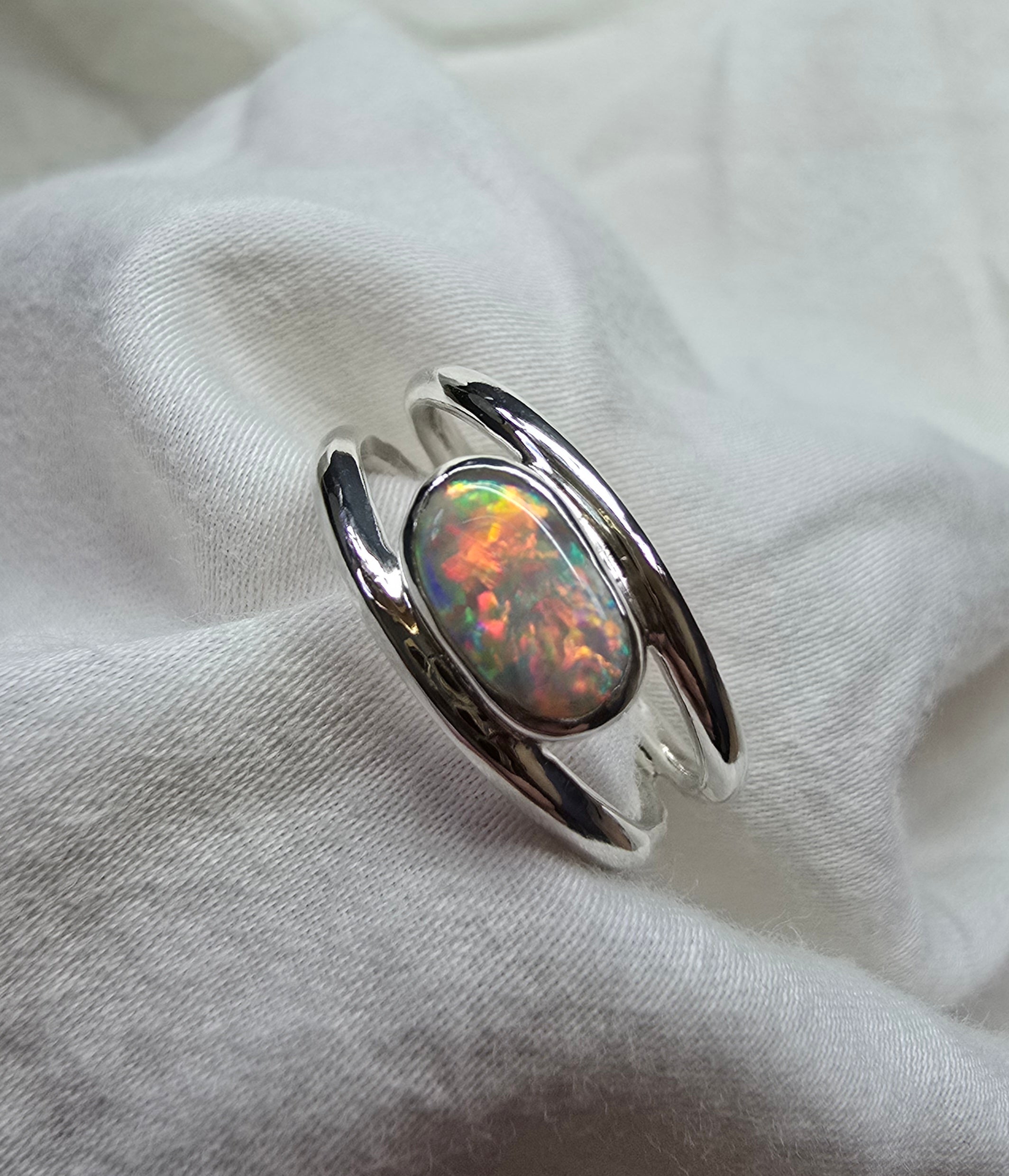 J011 - Bright multicoloured dark opal ring