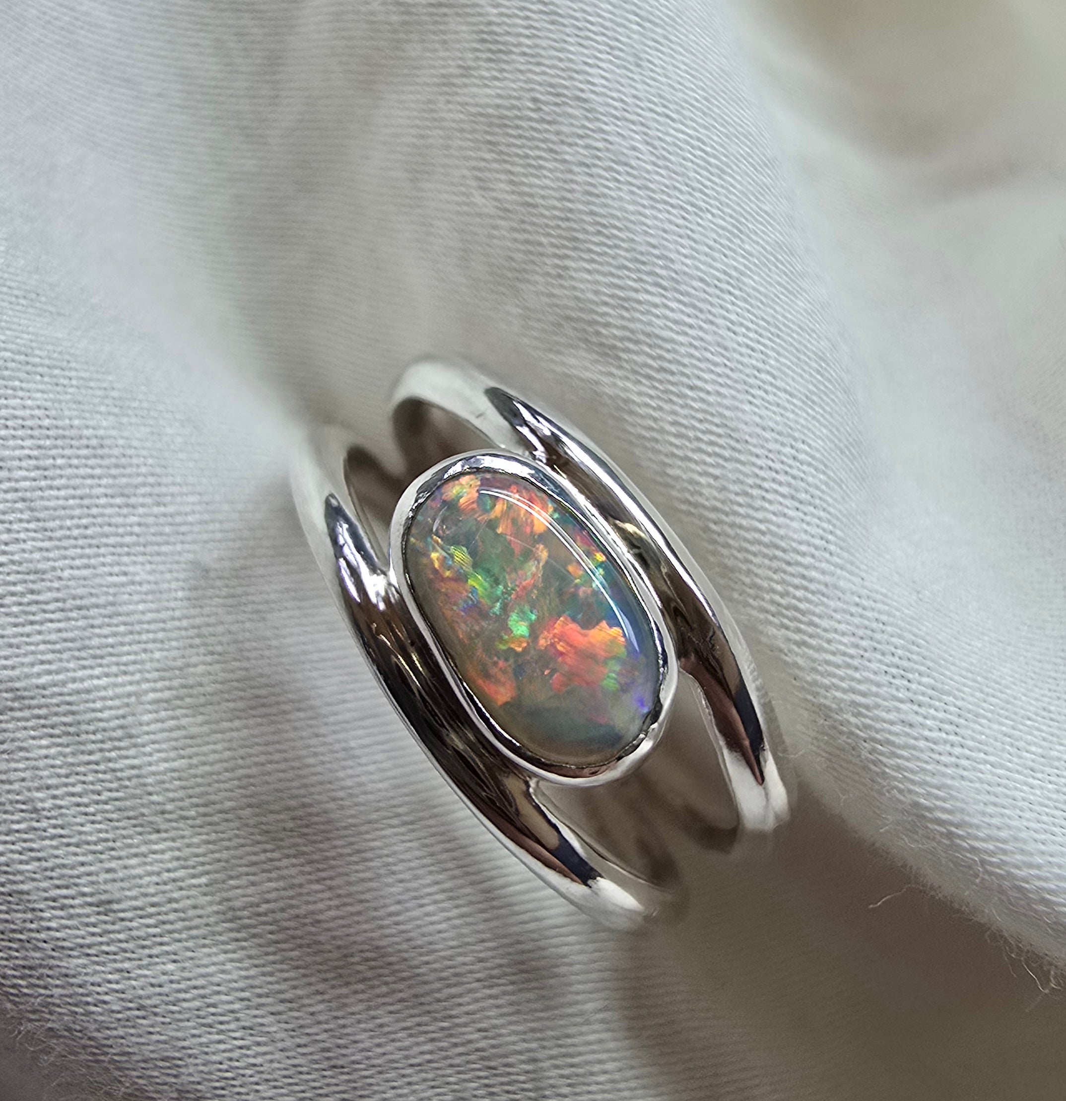 J011 - Bright multicoloured dark opal ring