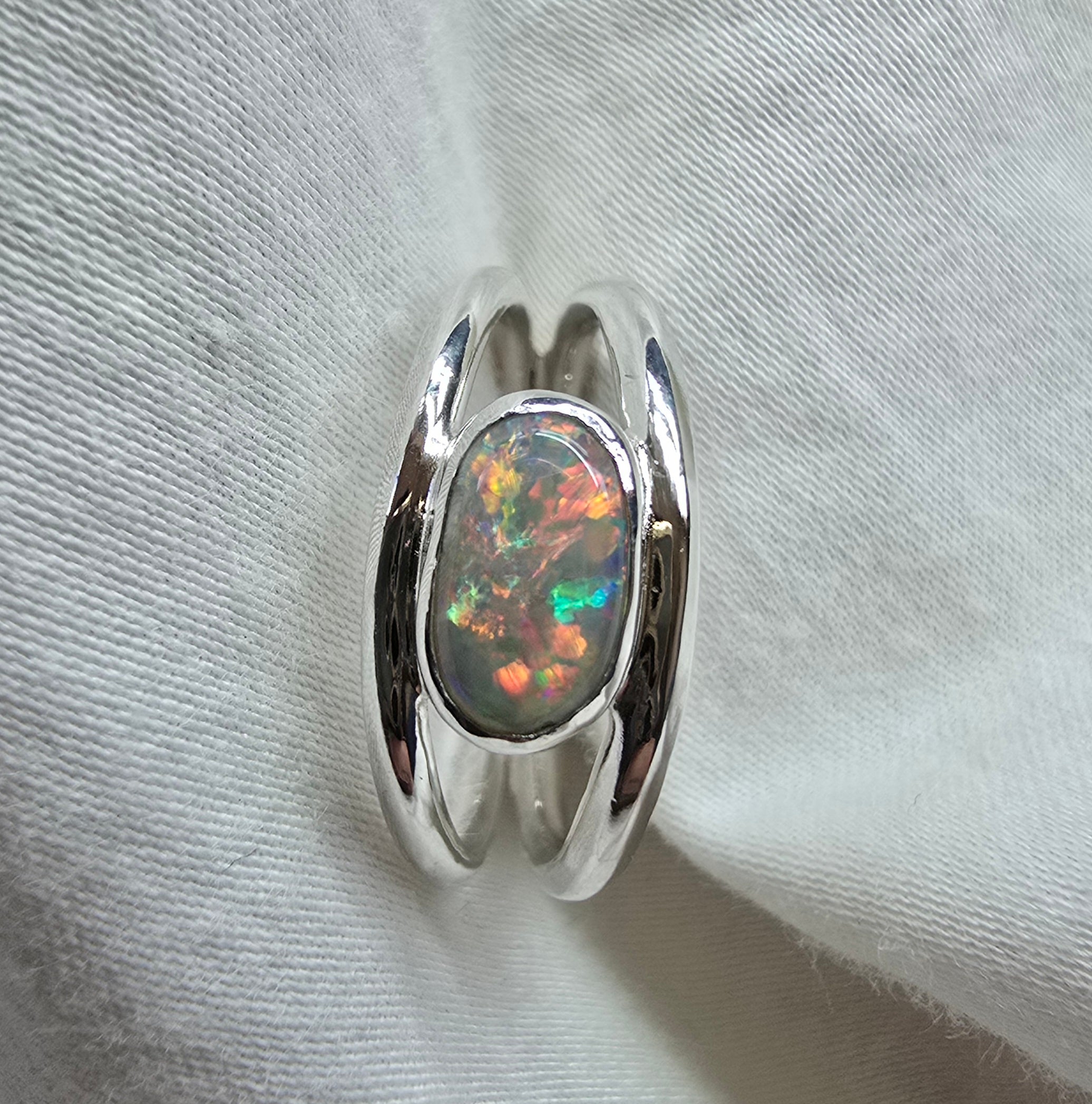 J011 - Bright multicoloured dark opal ring