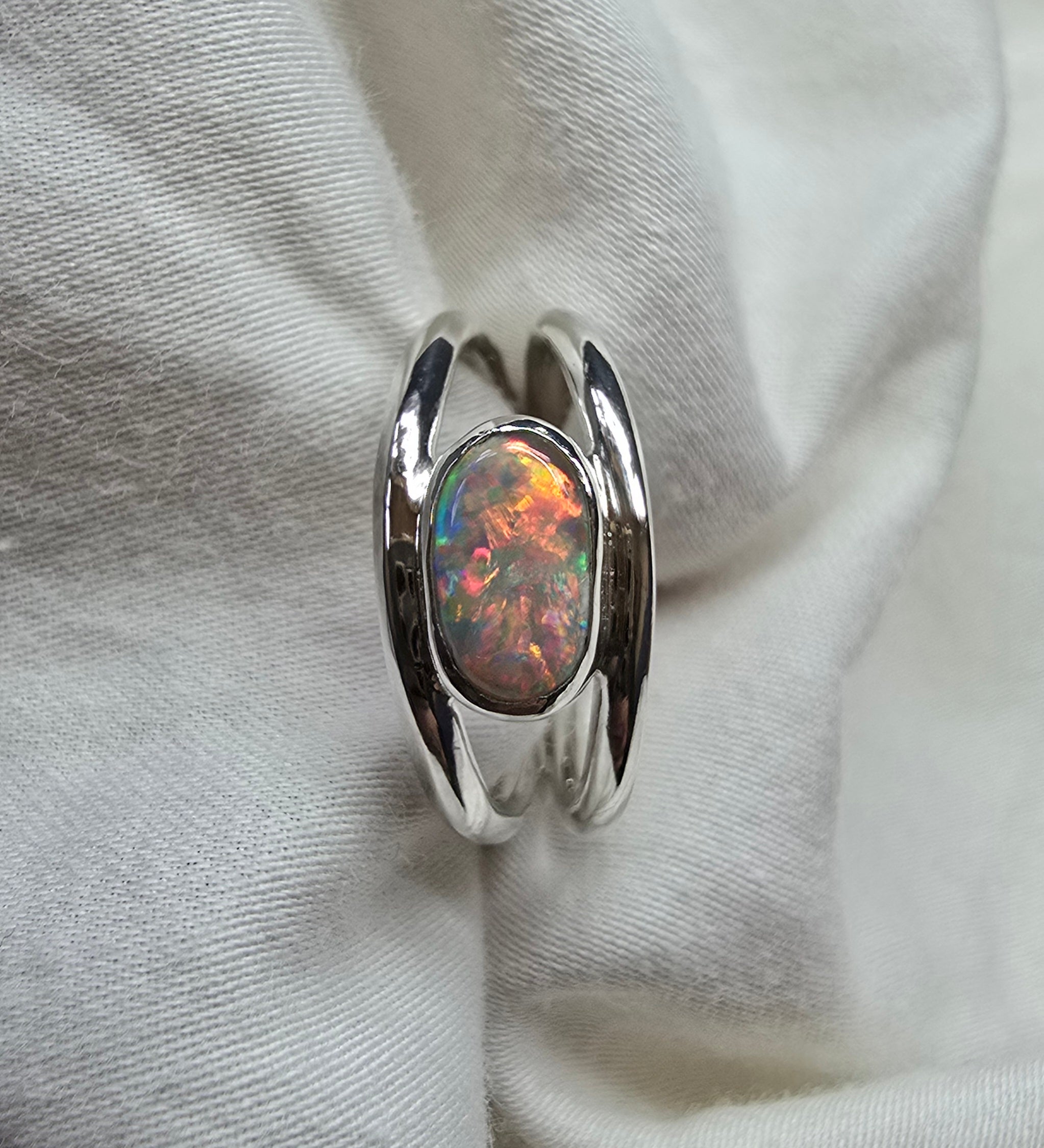 J011 - Bright multicoloured dark opal ring