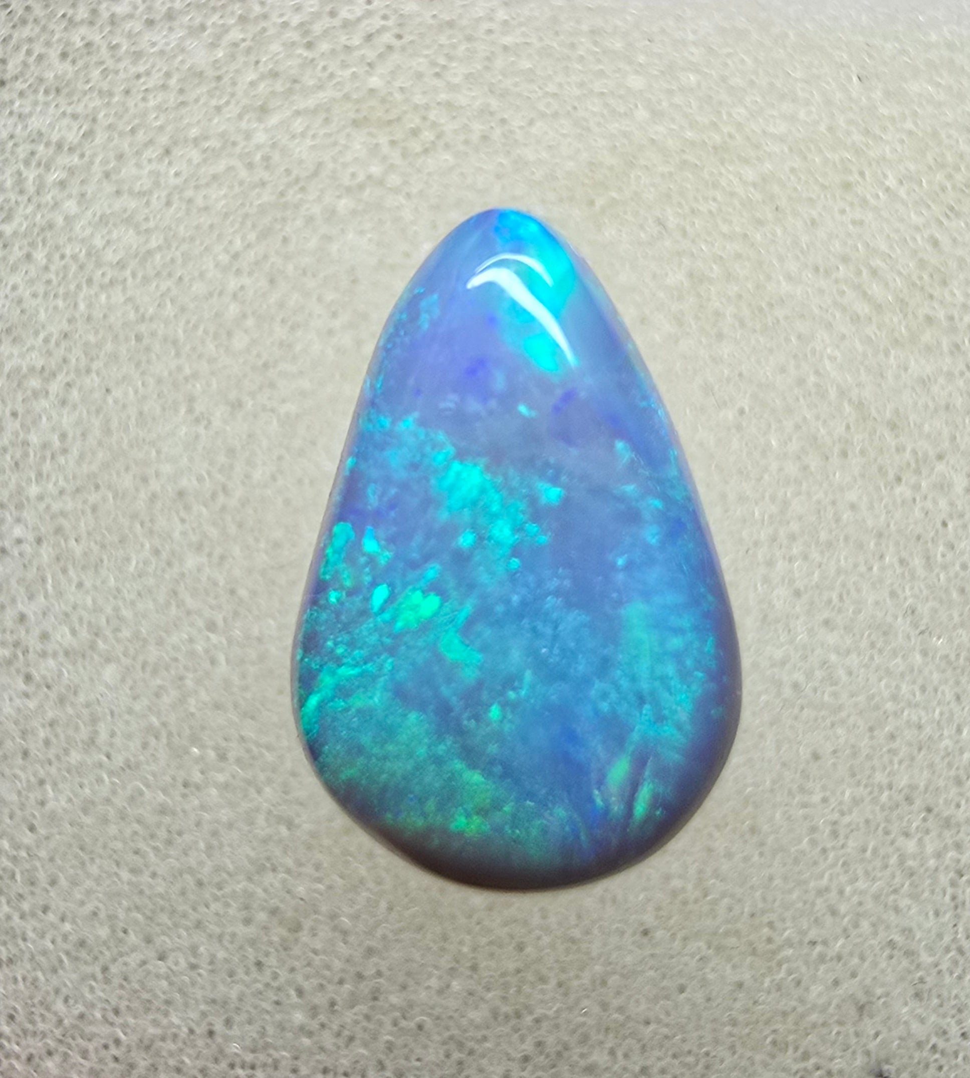 A762 - Large green drop cut pendant