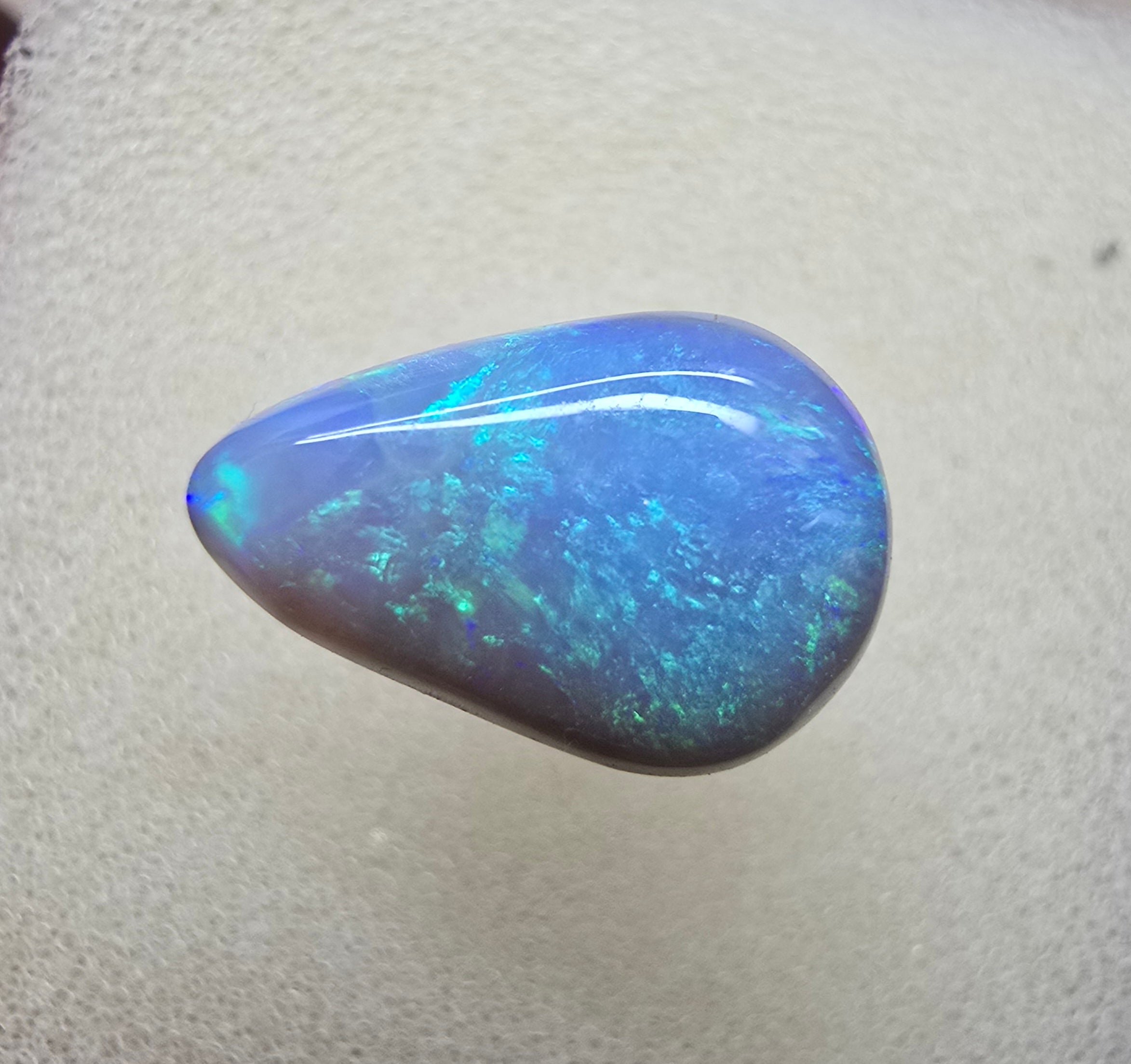 A762 - Large green drop cut pendant