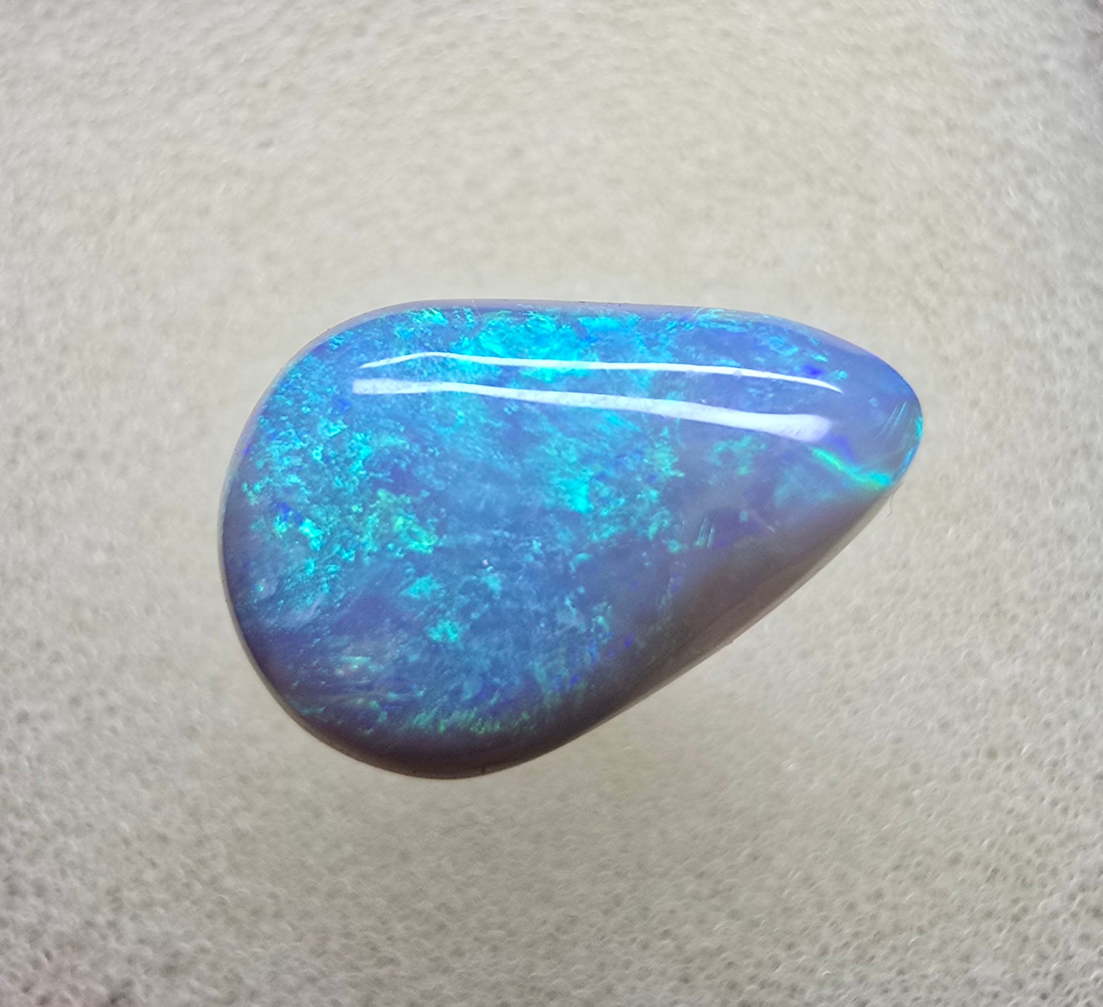 A762 - Large green drop cut pendant