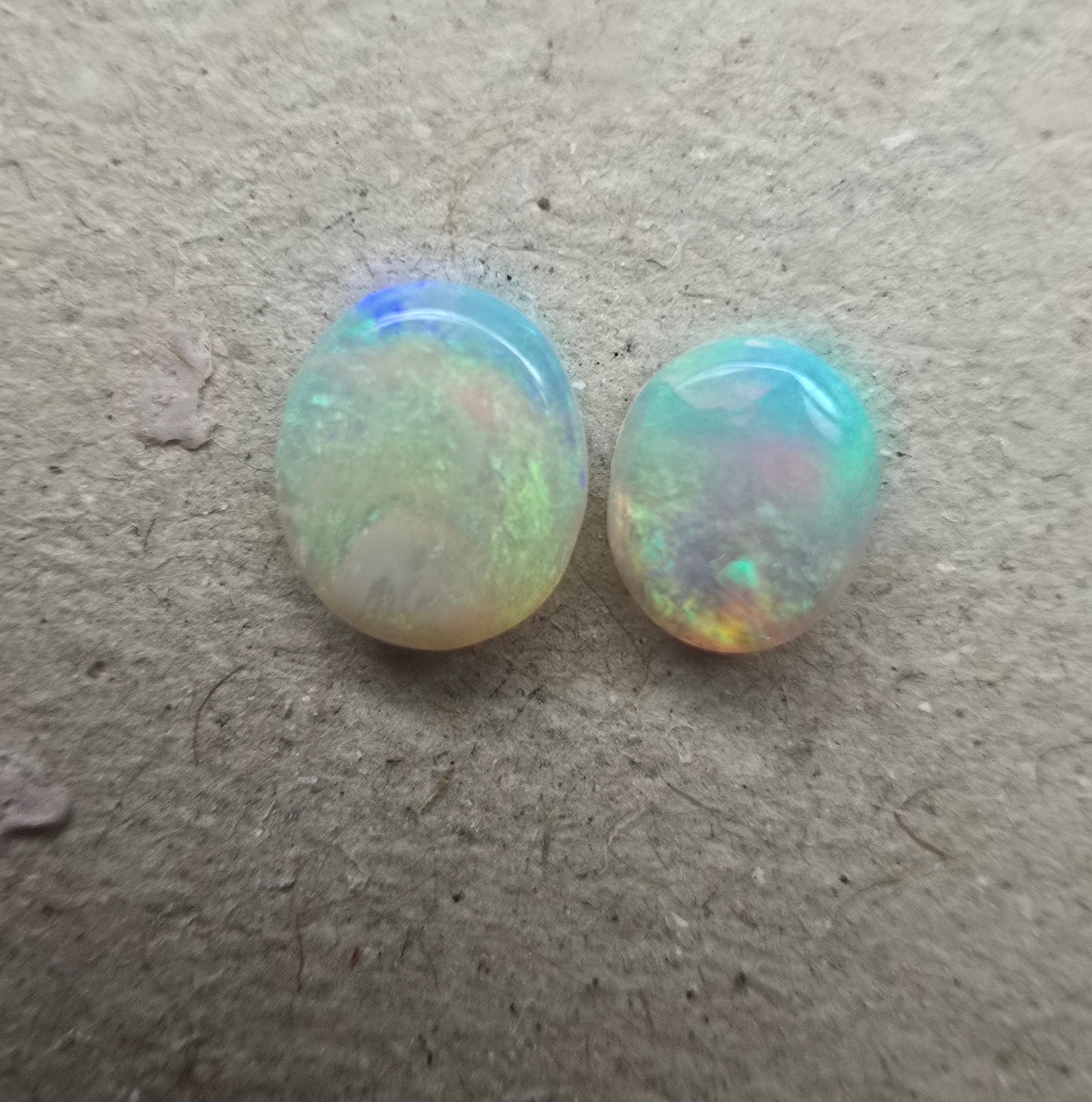 A785 - Round cut green pair