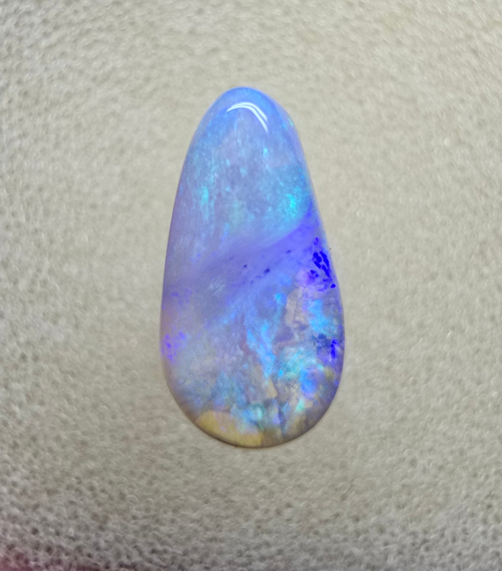 A791 - Bi colour drop cut crystal opal