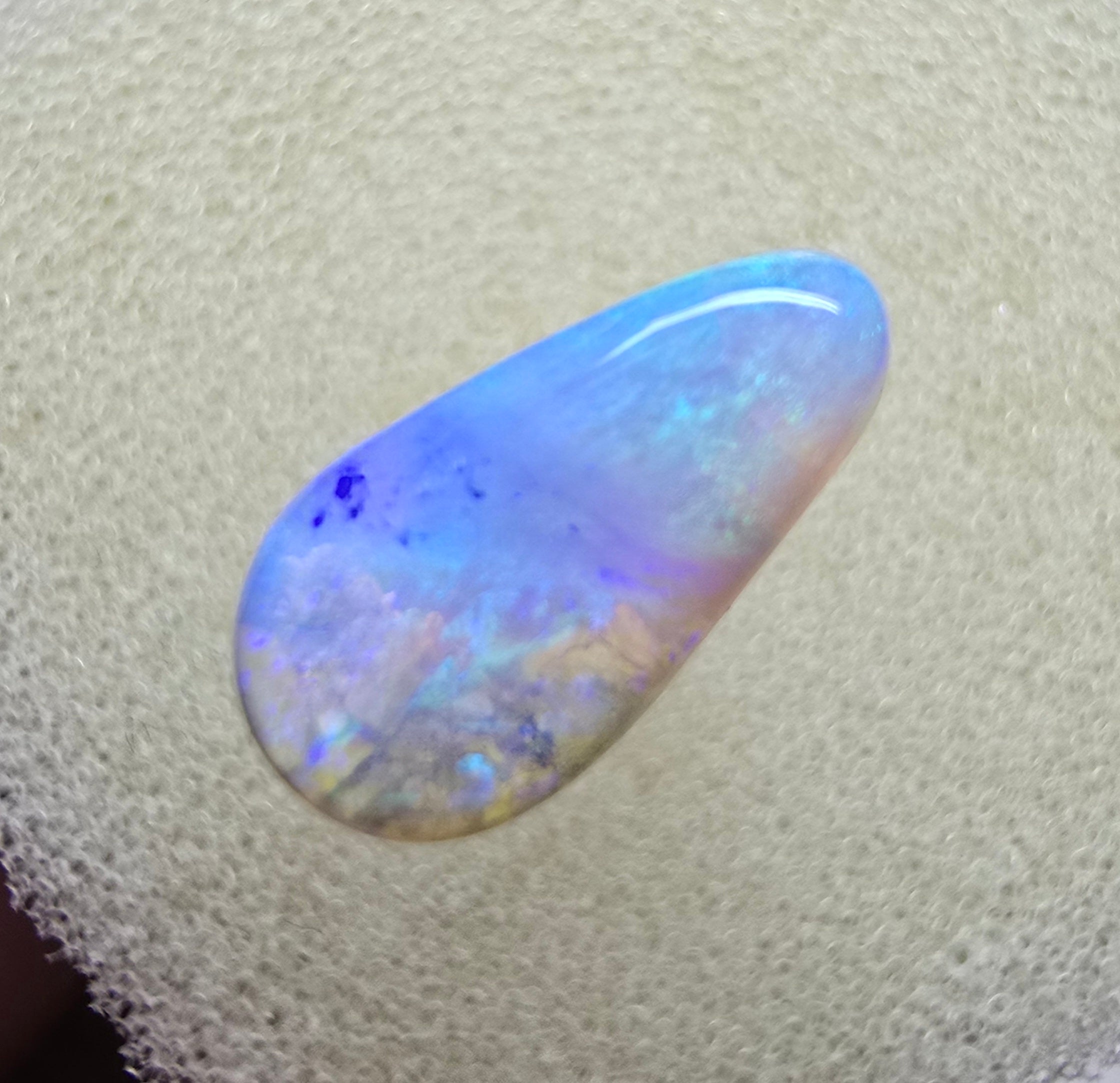 A791 - Bi colour drop cut crystal opal