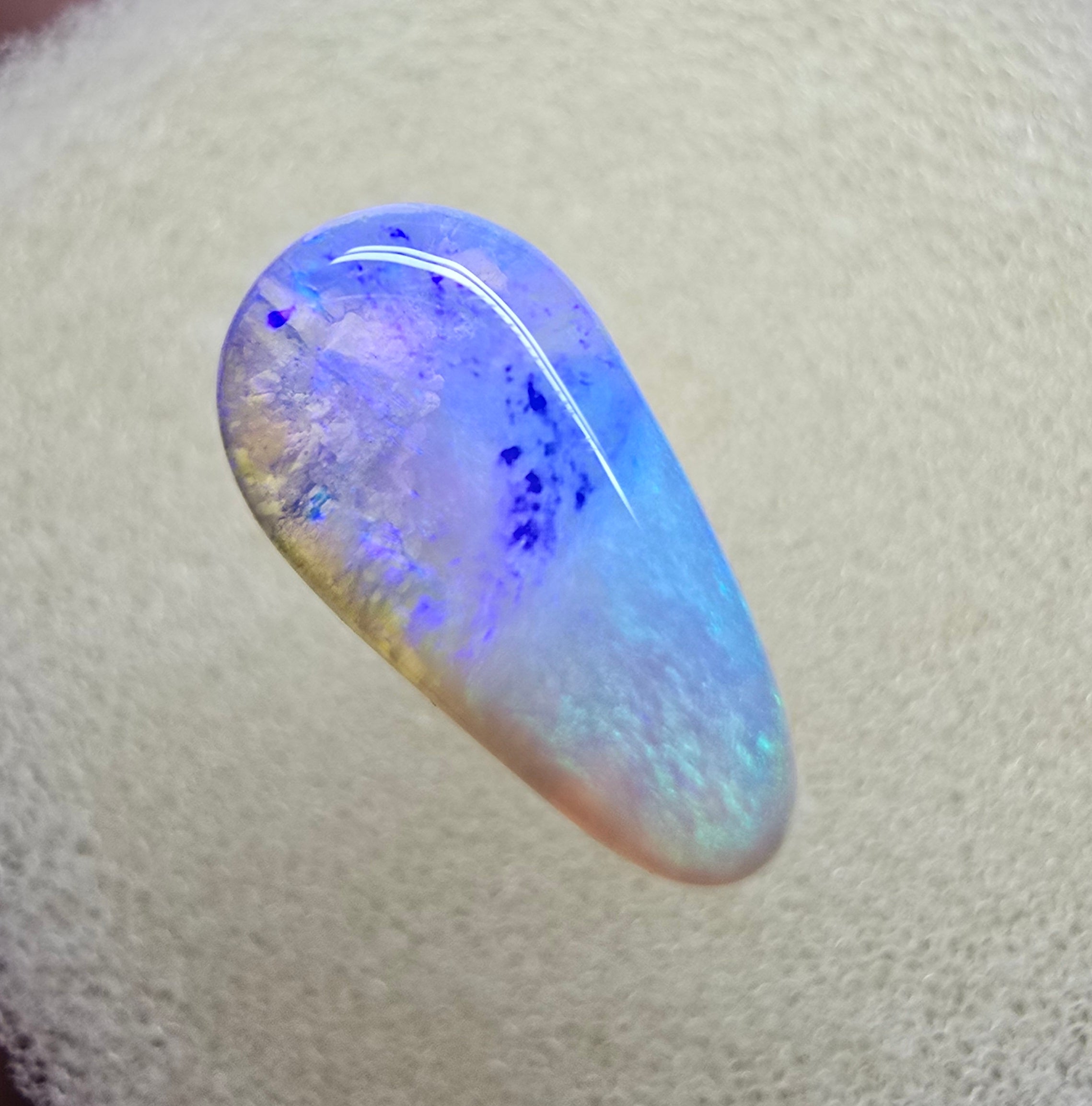 A791 - Bi colour drop cut crystal opal