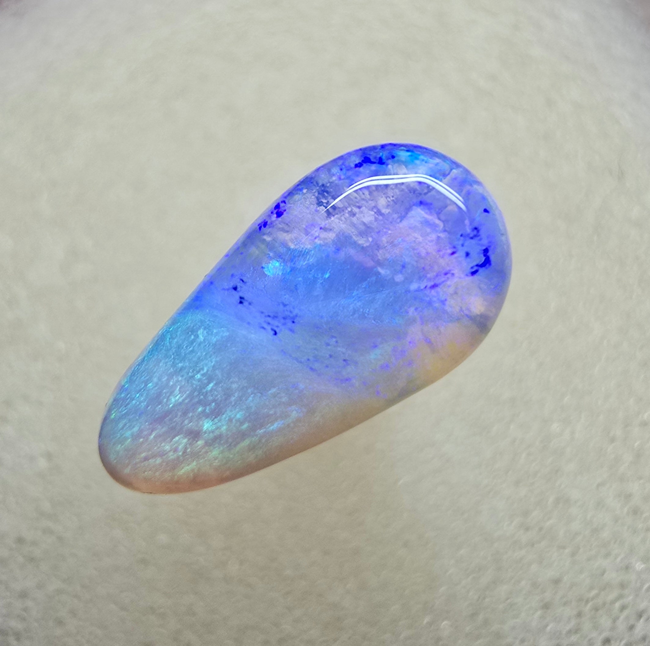 A791 - Bi colour drop cut crystal opal
