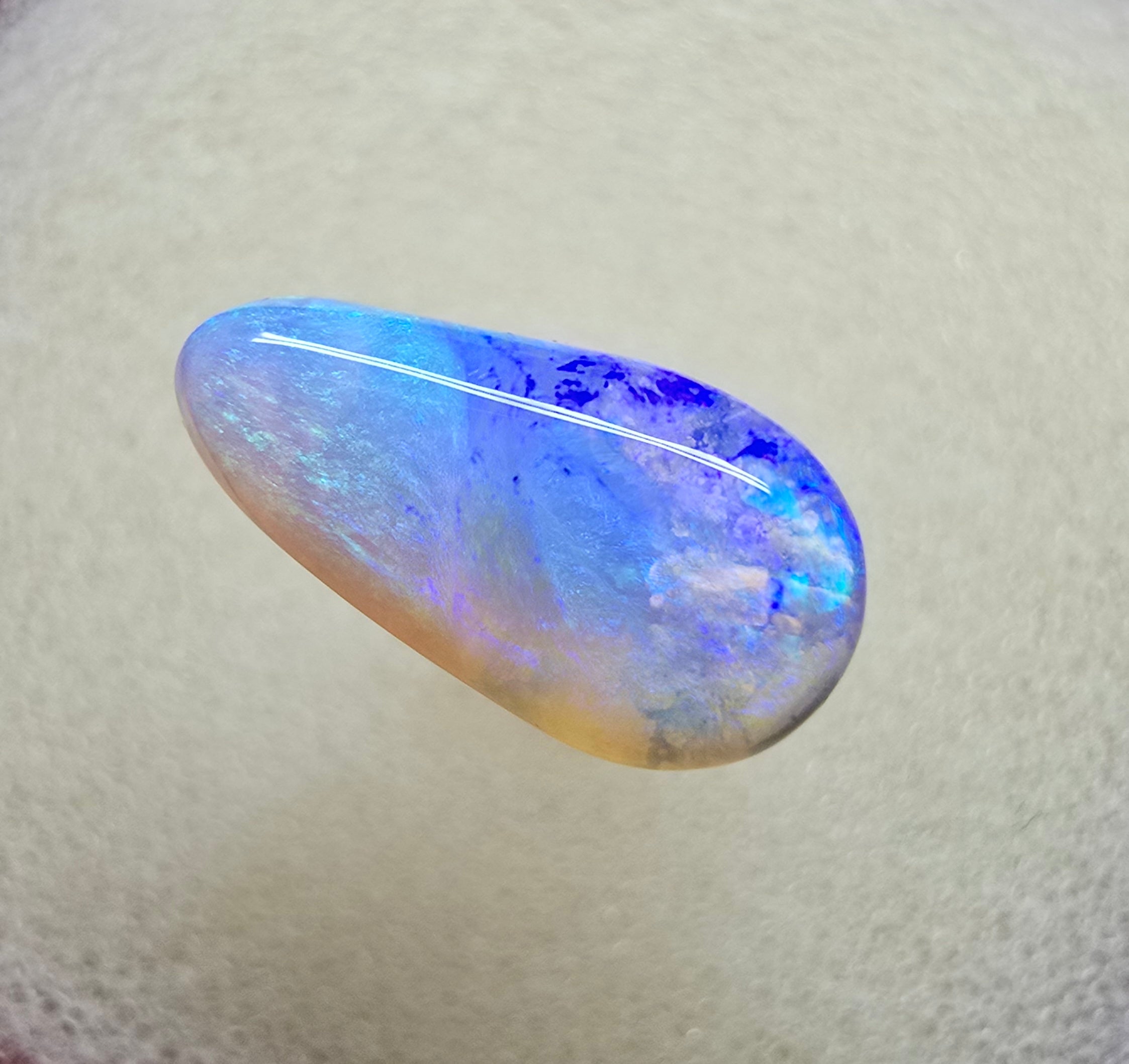 A791 - Bi colour drop cut crystal opal