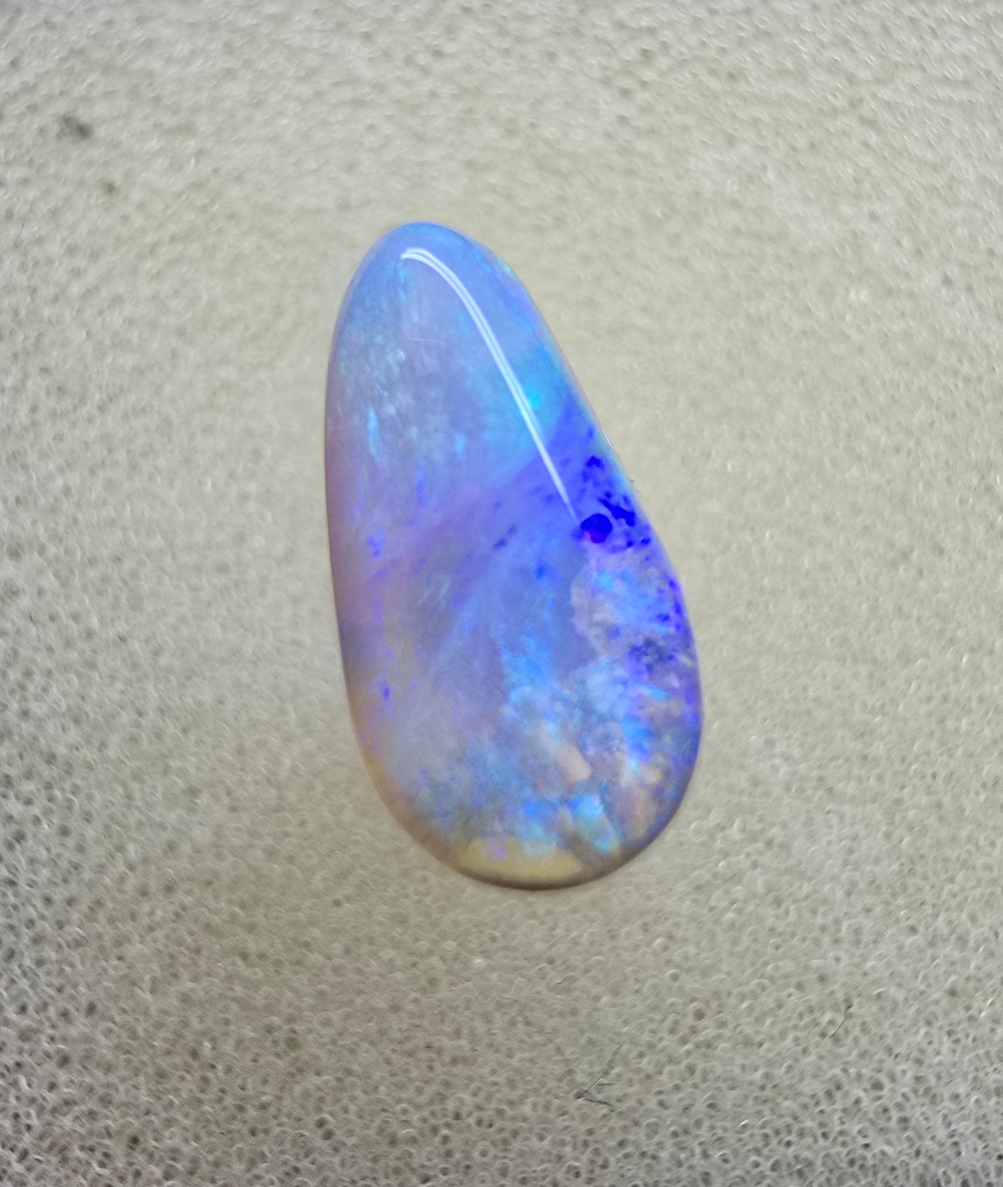 A791 - Bi colour drop cut crystal opal