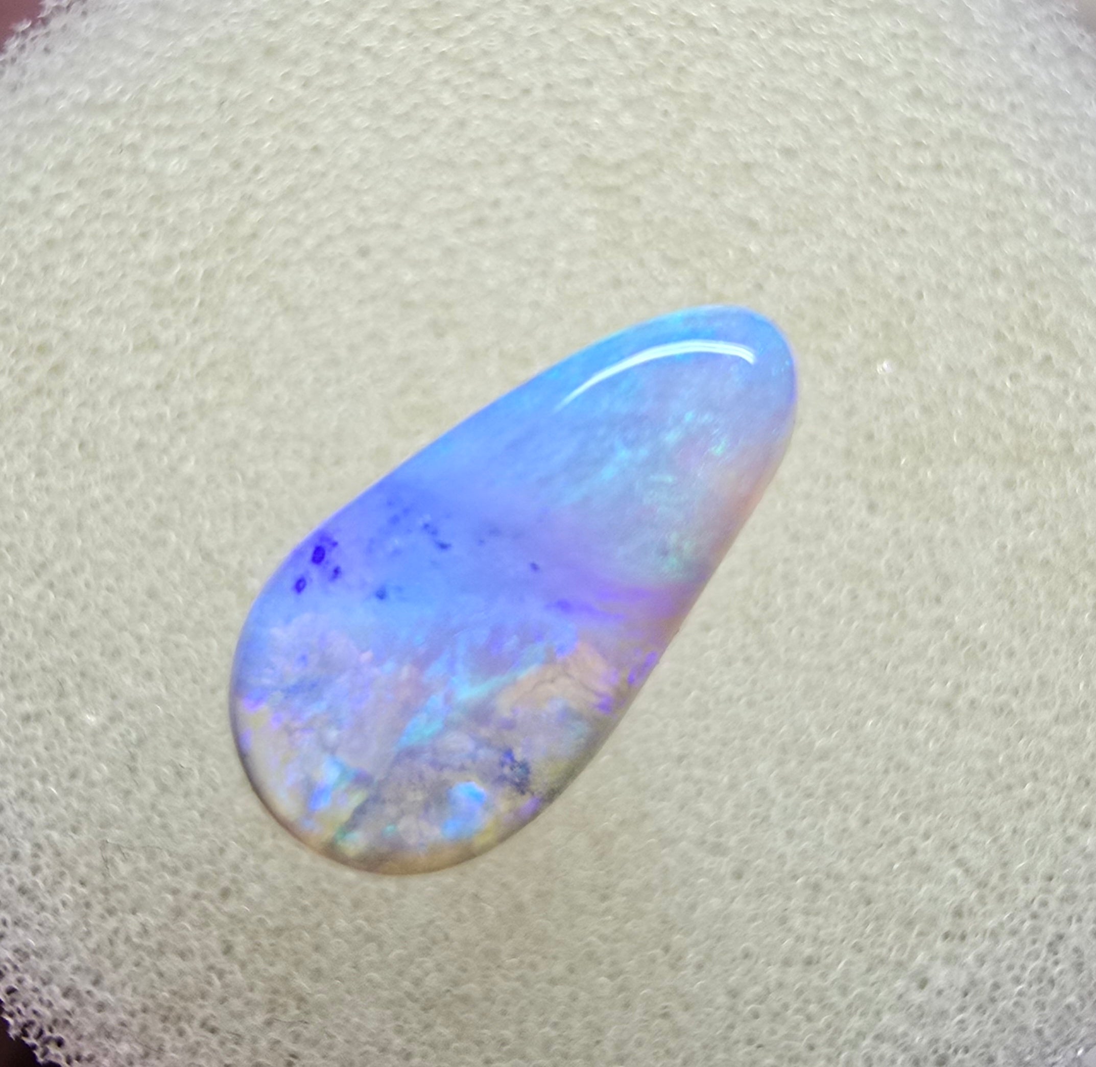 A791 - Bi colour drop cut crystal opal