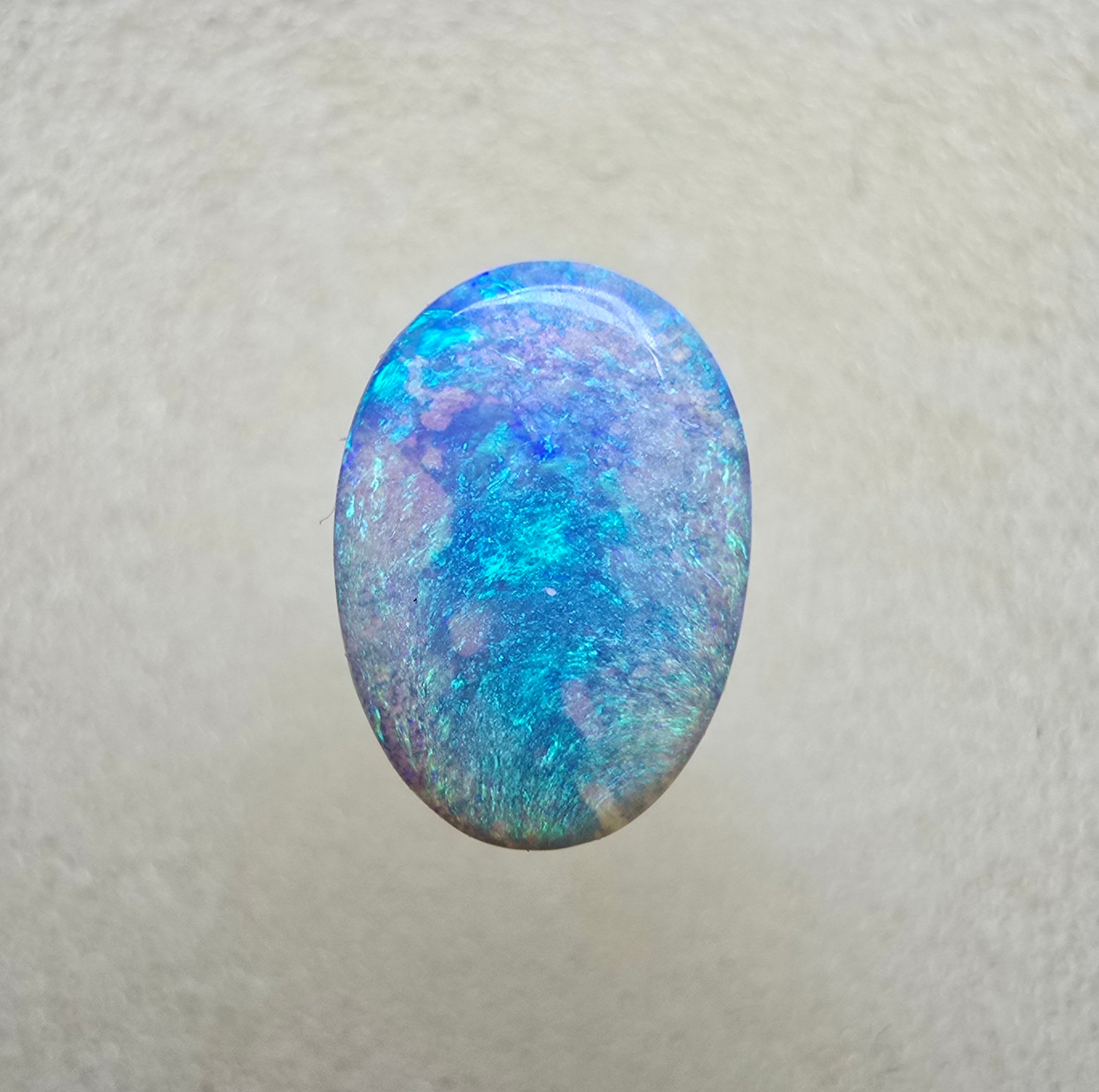 A798 - Crystal blue swirl oval cut